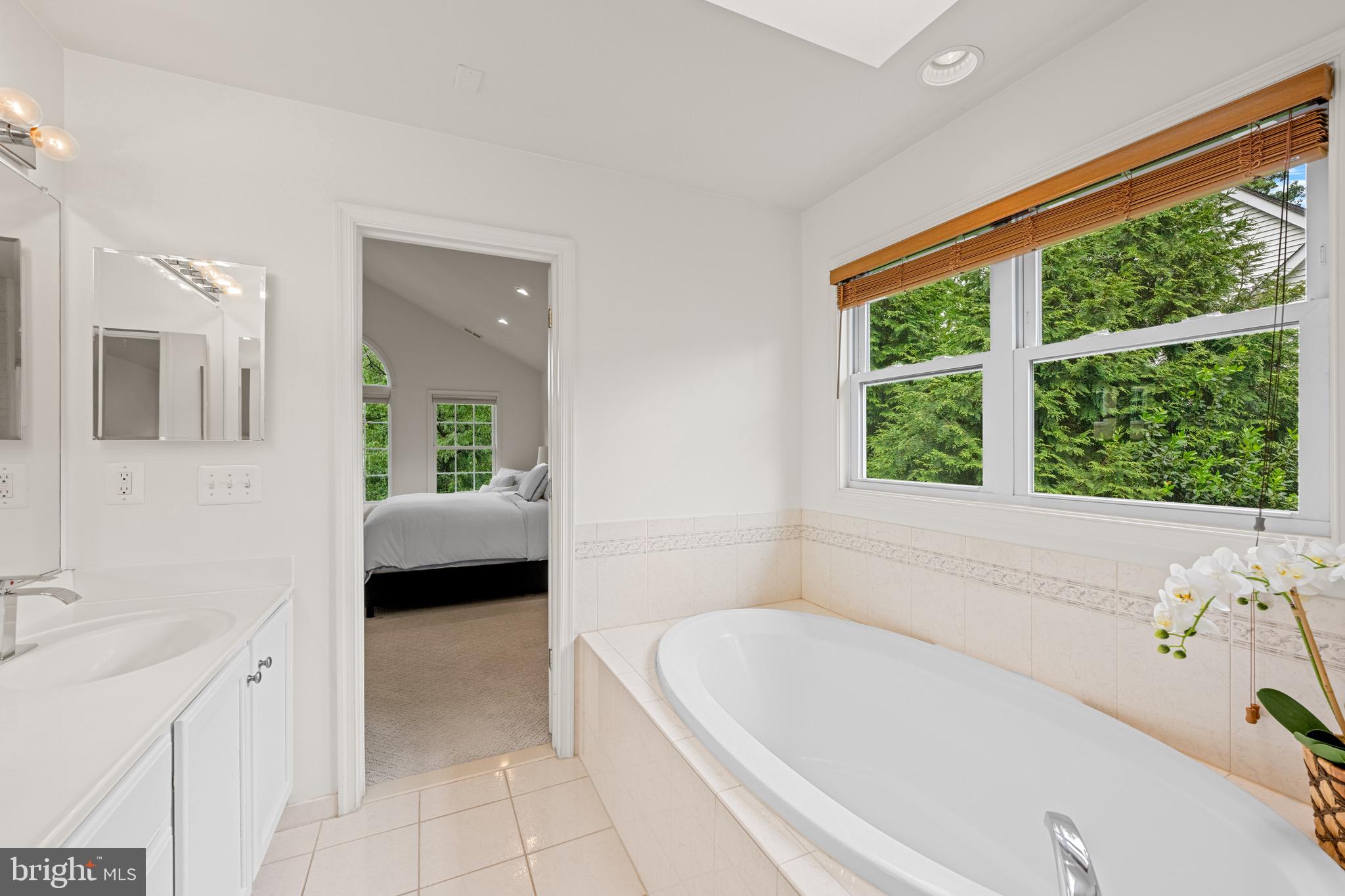 COUNTRY CLUB - Residential