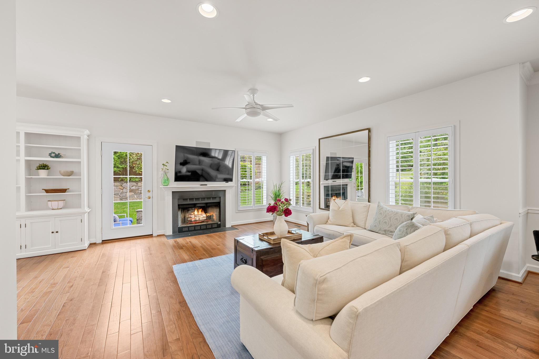 COUNTRY CLUB - Residential