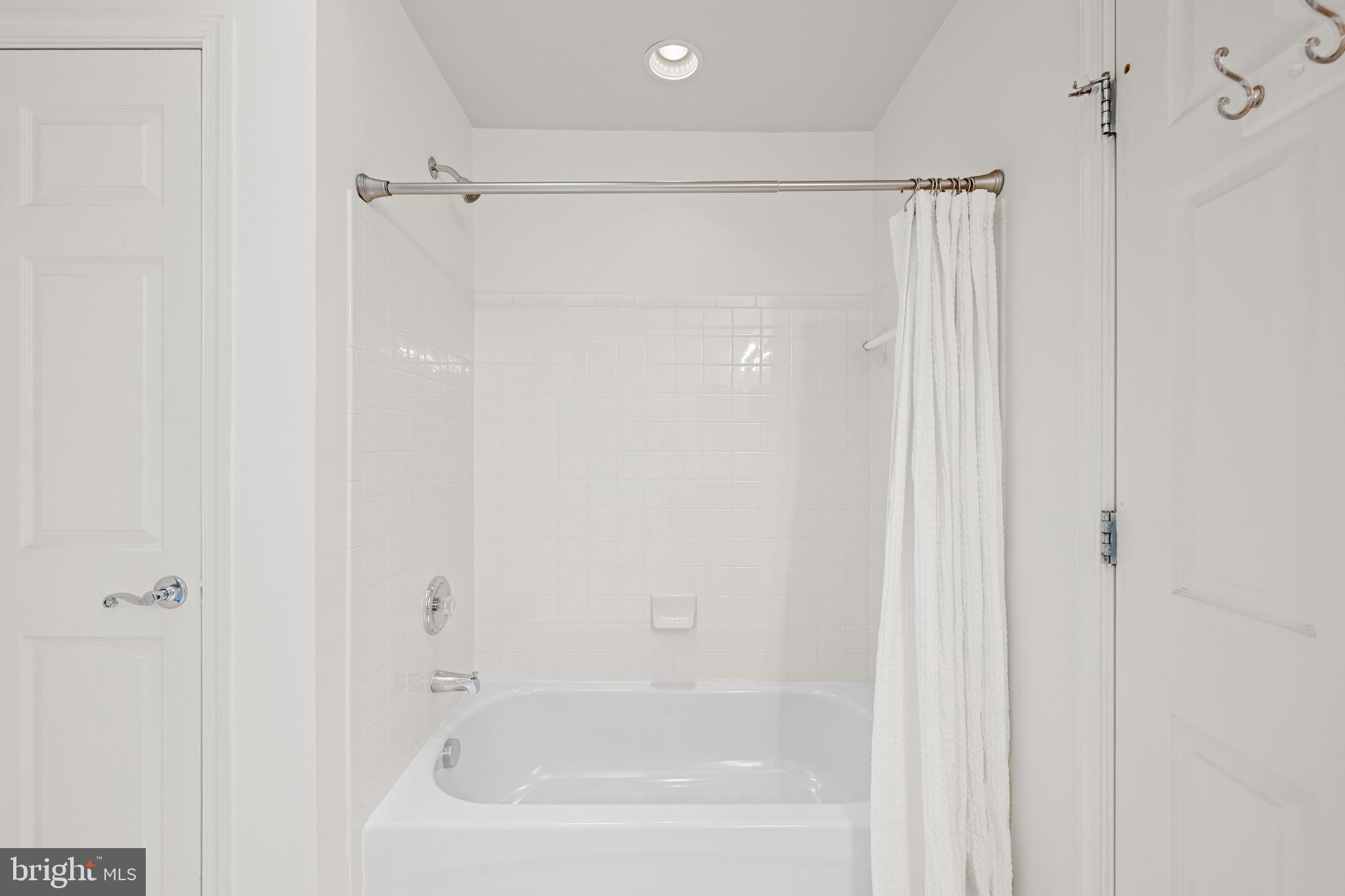 COUNTRY CLUB - Residential