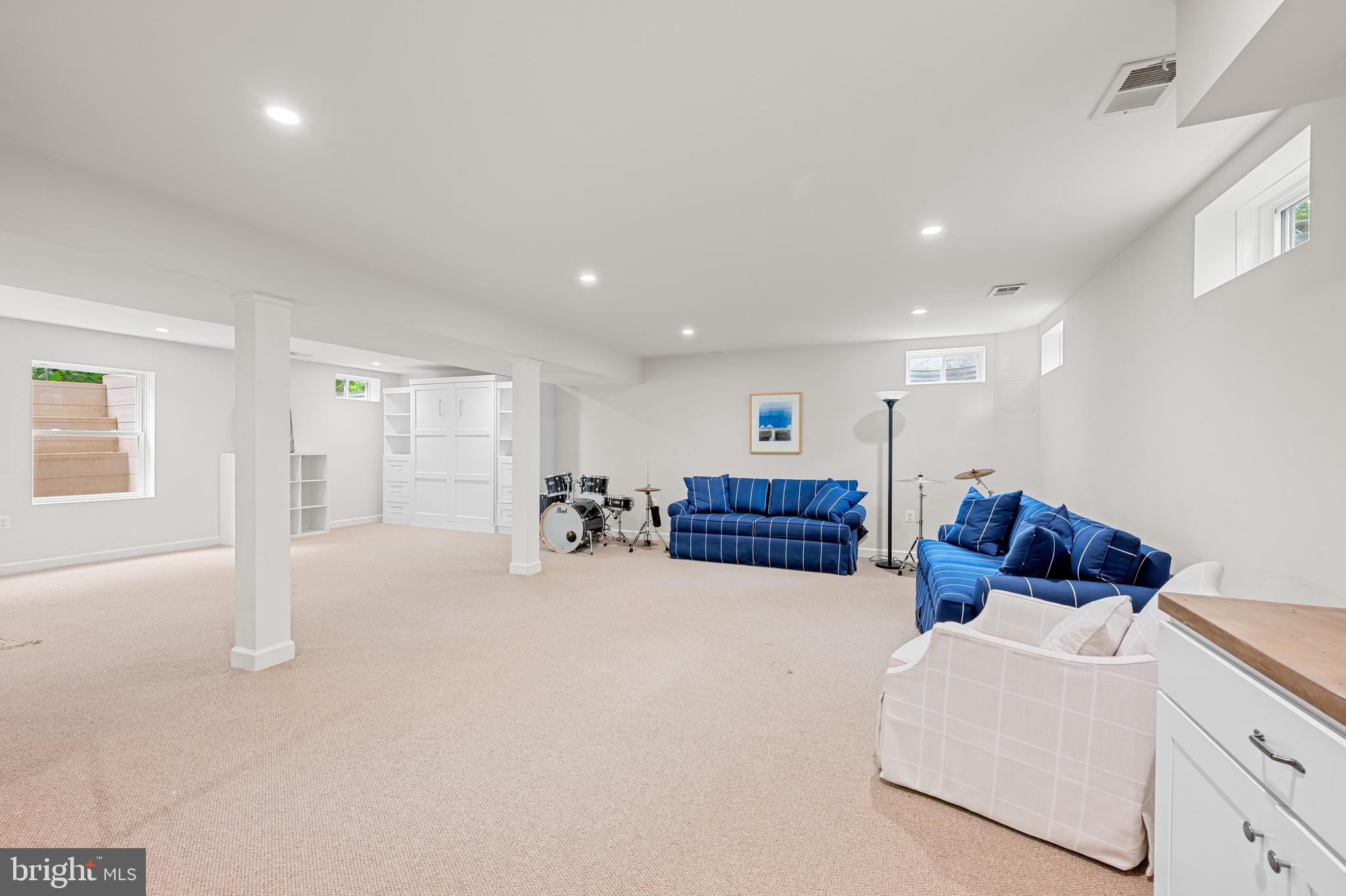 COUNTRY CLUB - Residential