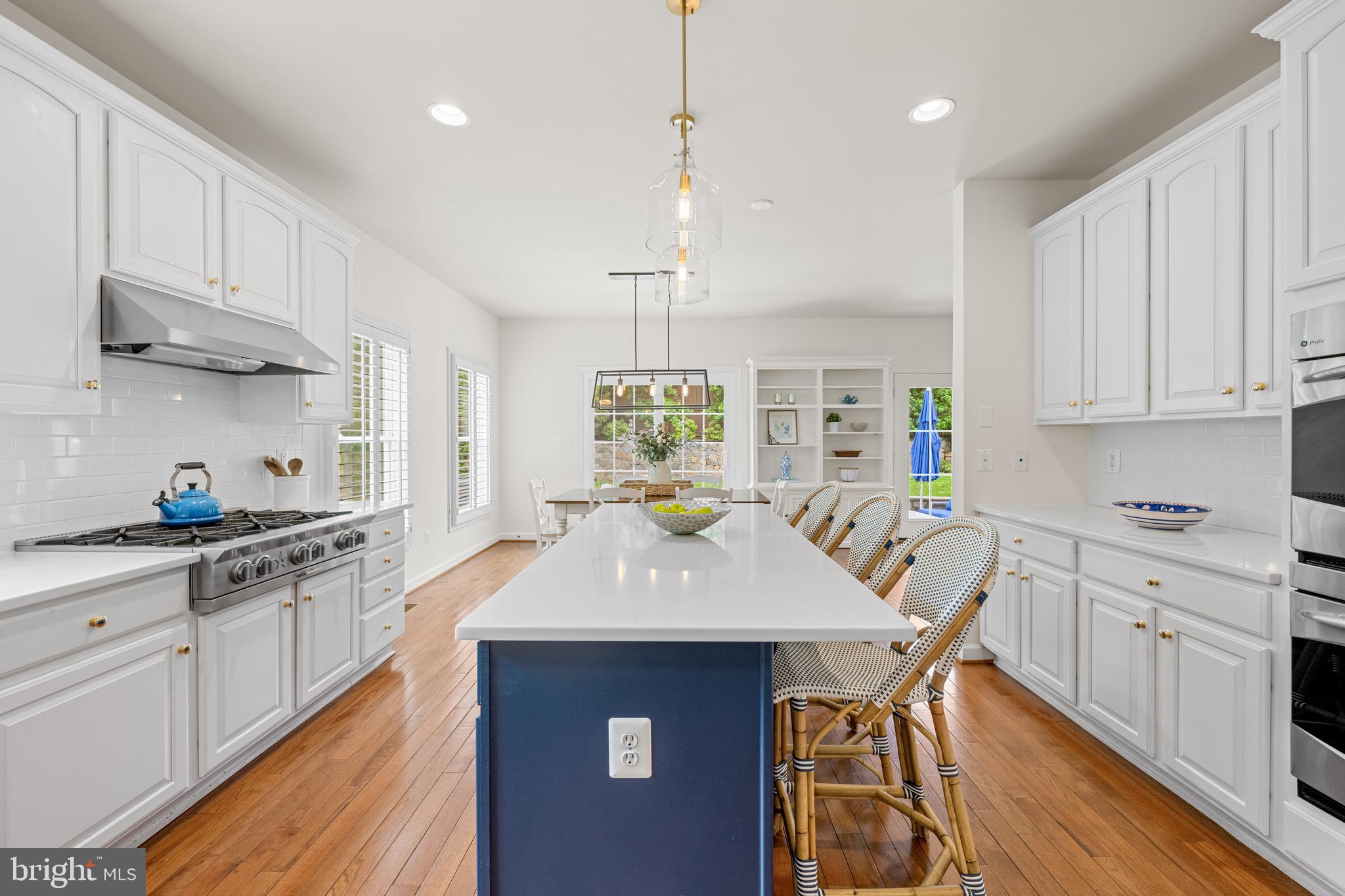 COUNTRY CLUB - Residential