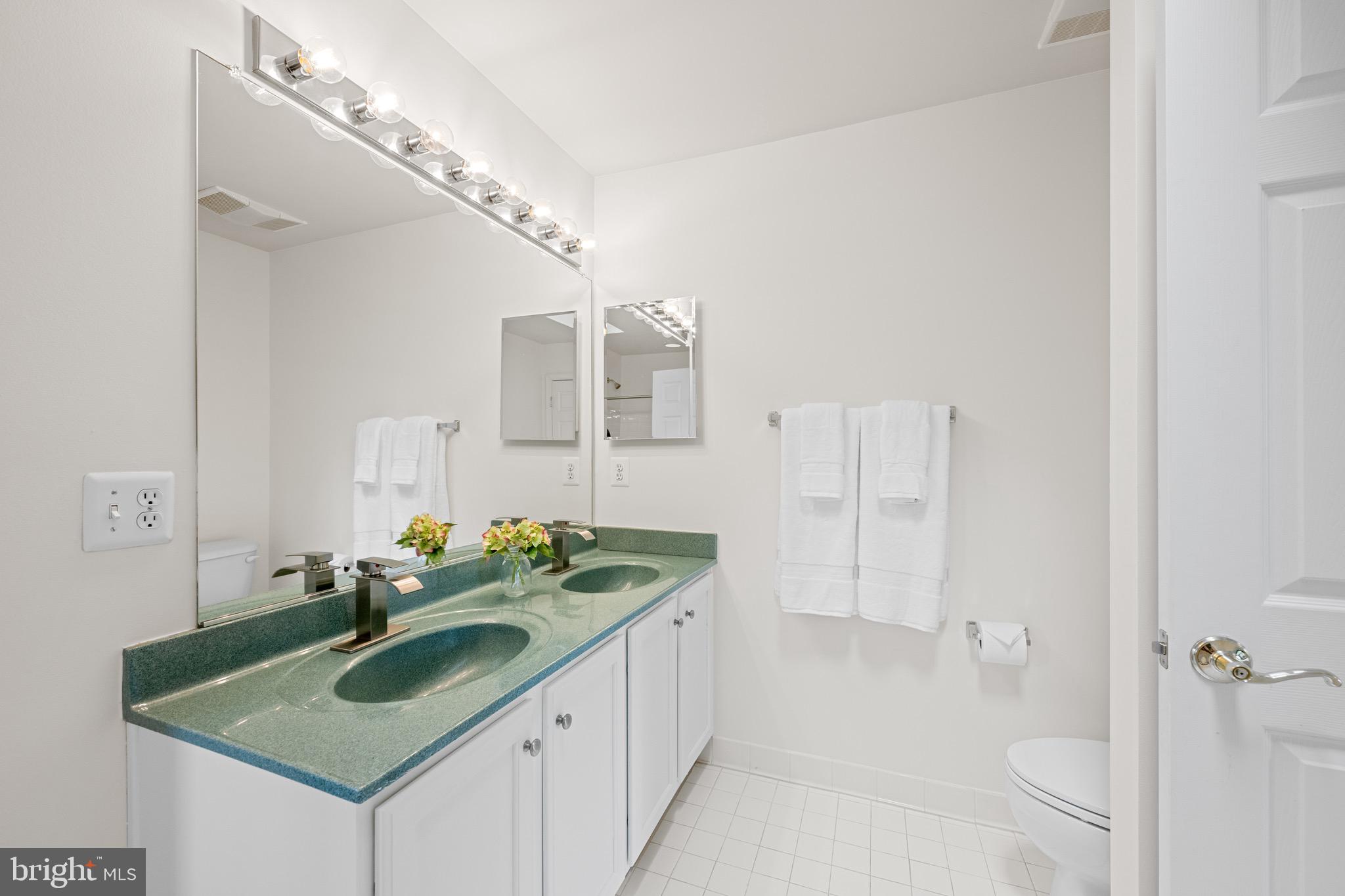 COUNTRY CLUB - Residential