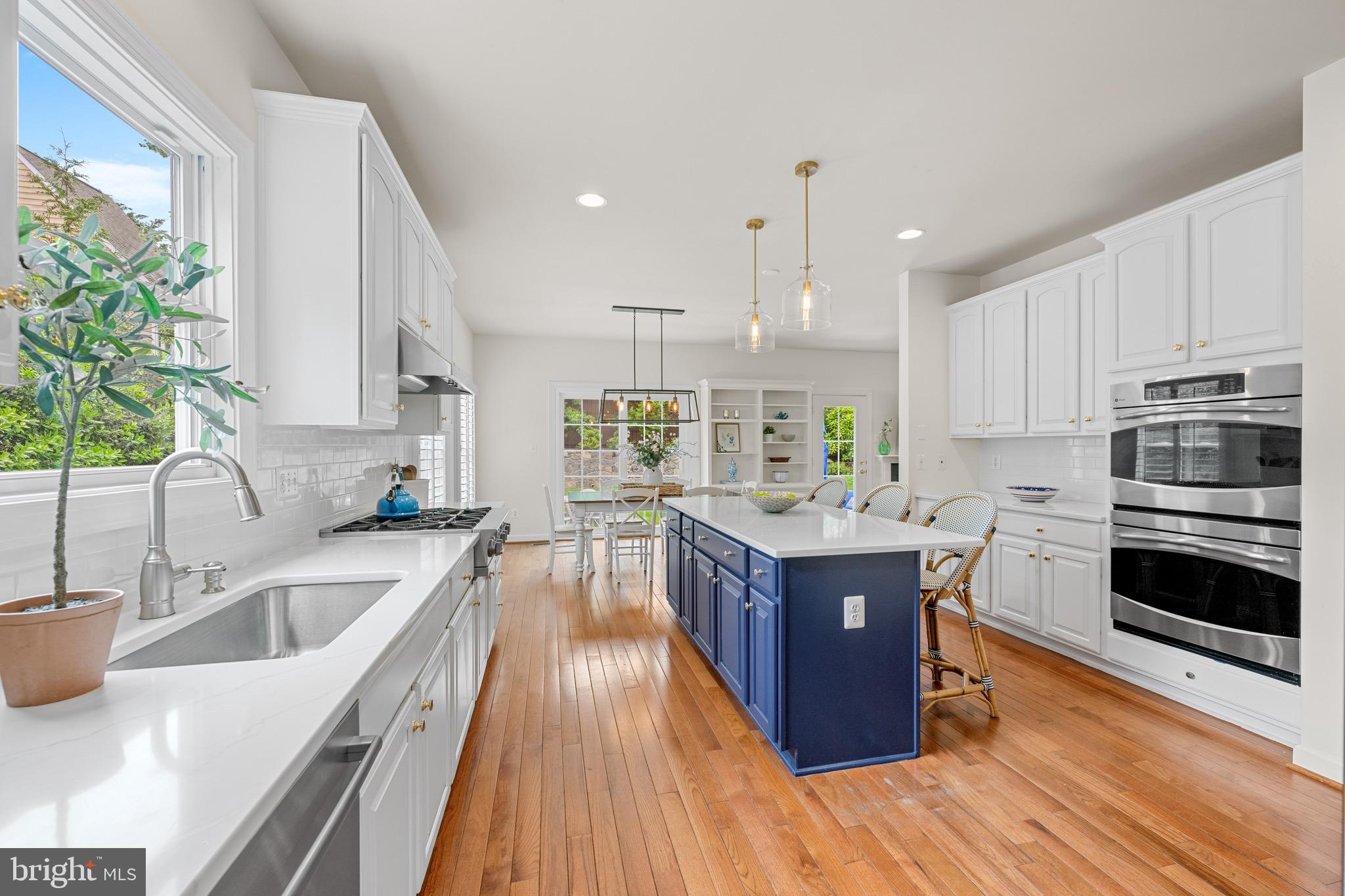 COUNTRY CLUB - Residential