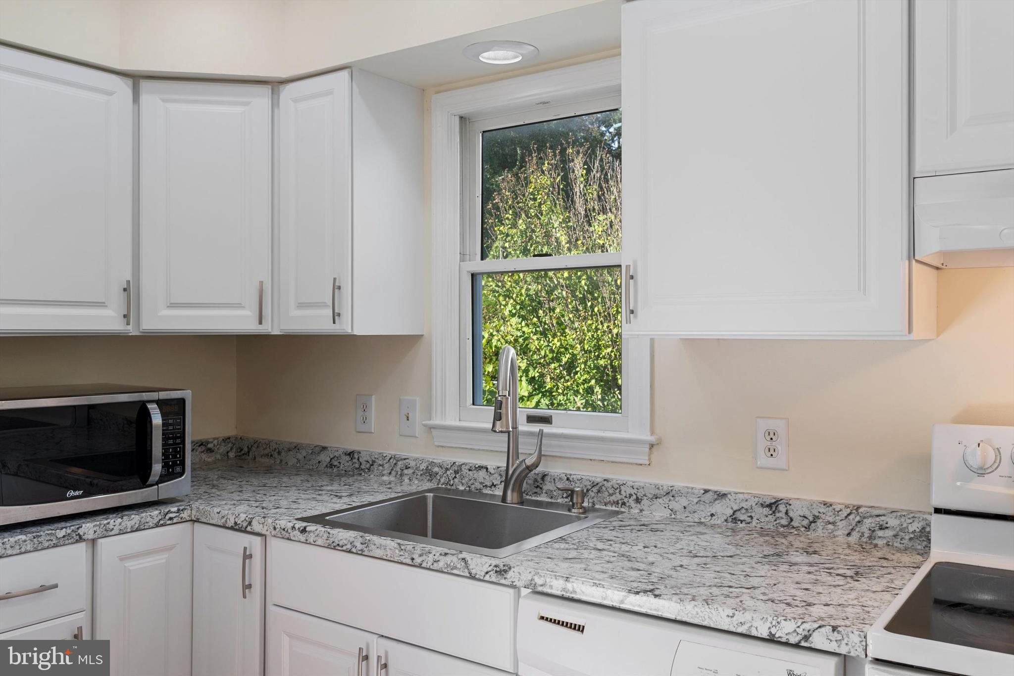 HENSEL STONE WOODS - Residential Lease