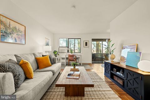 1577 N COLONIAL TERRACE 205Y ARLINGTON VA 22209