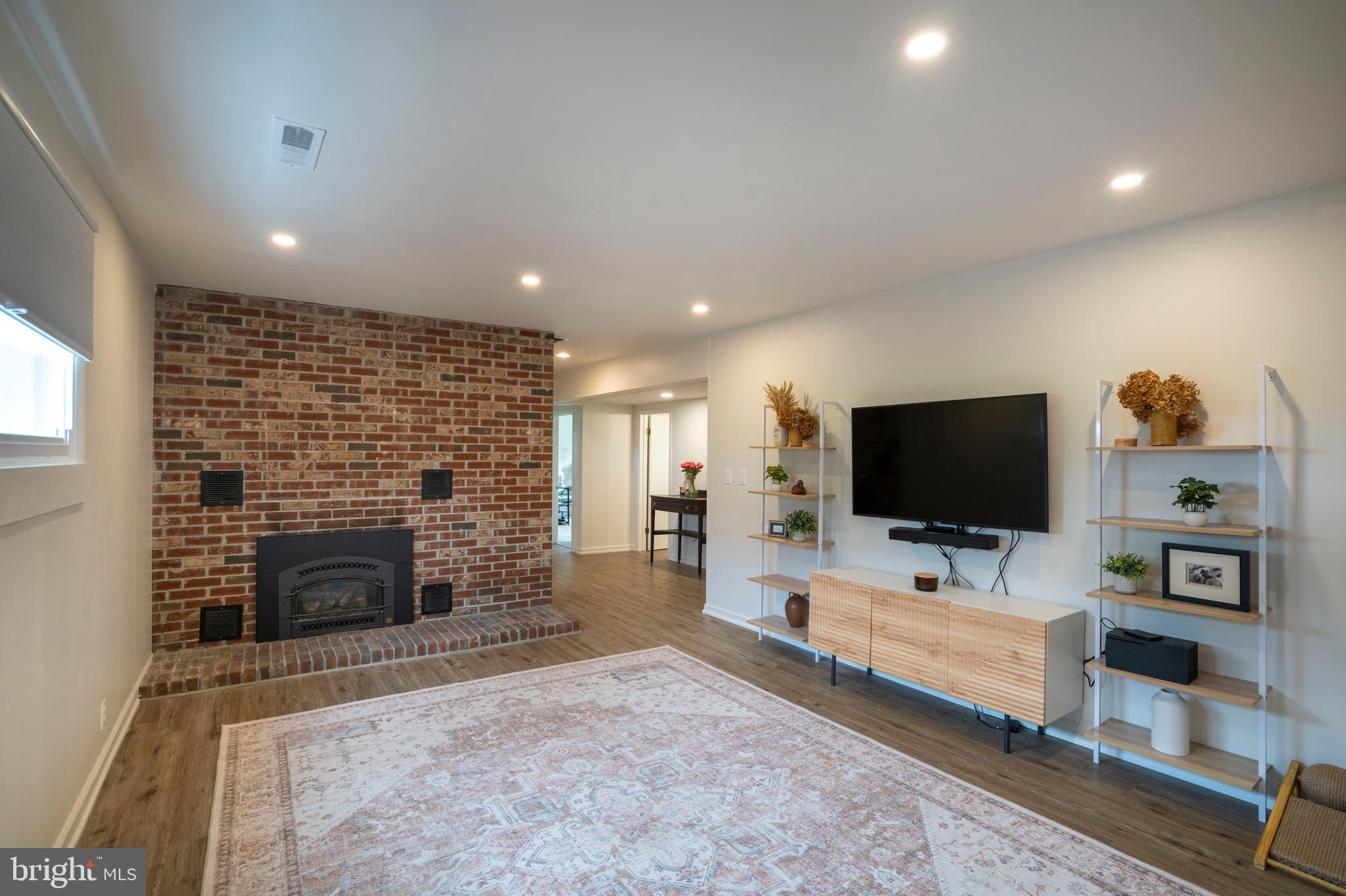 CENTRE HILLS VILLAGE - Residential