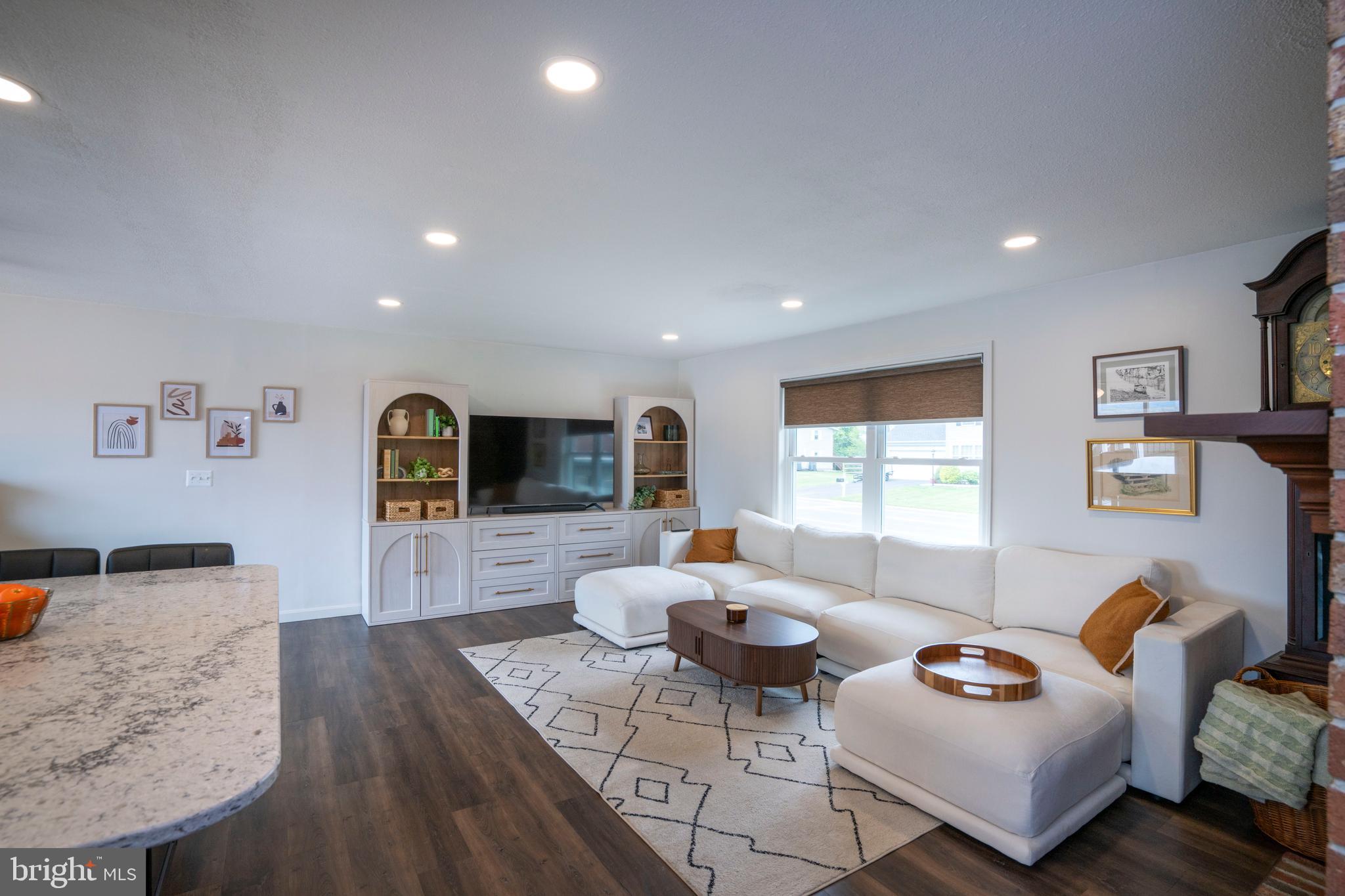 CENTRE HILLS VILLAGE - Residential