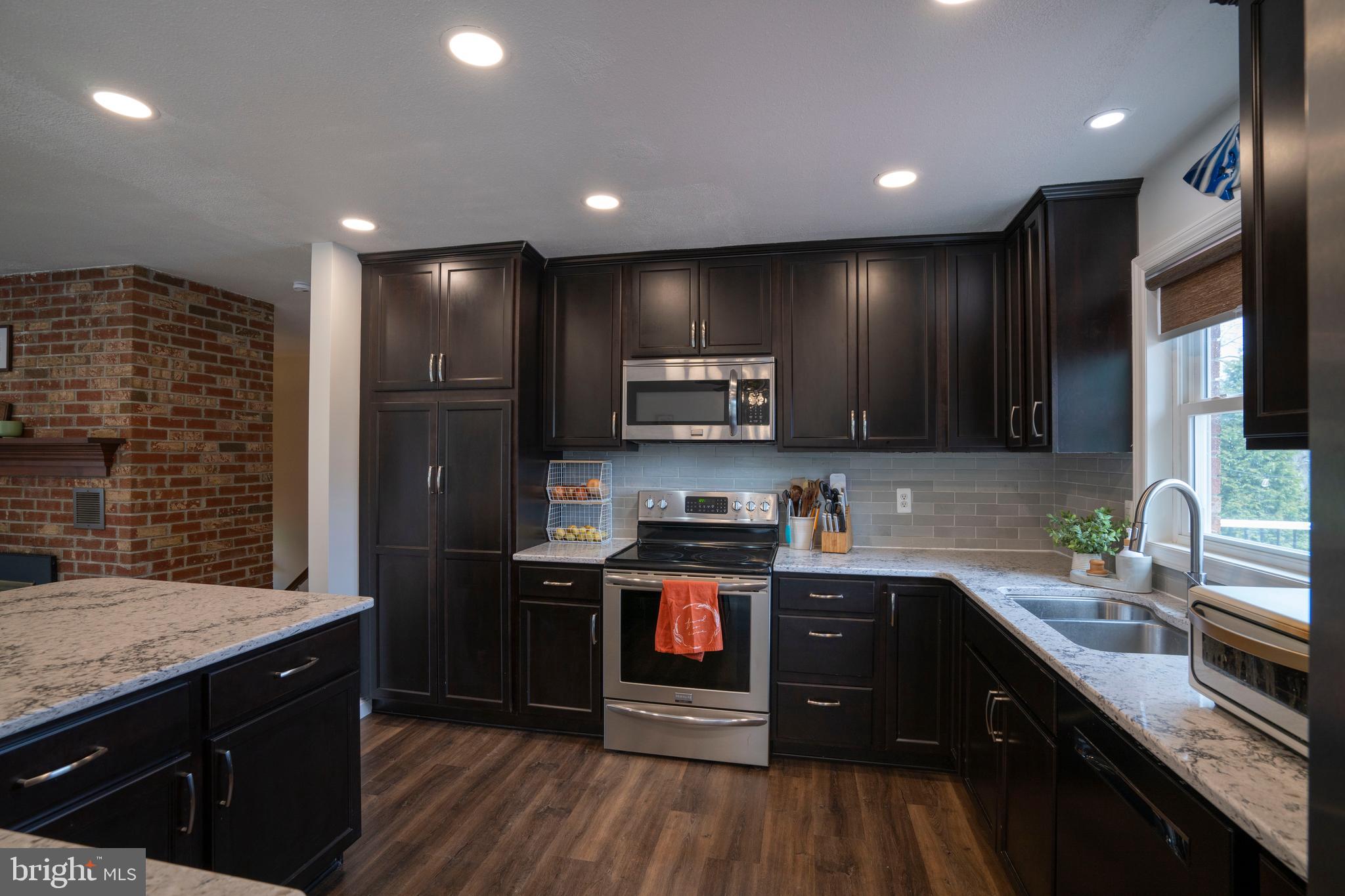 CENTRE HILLS VILLAGE - Residential