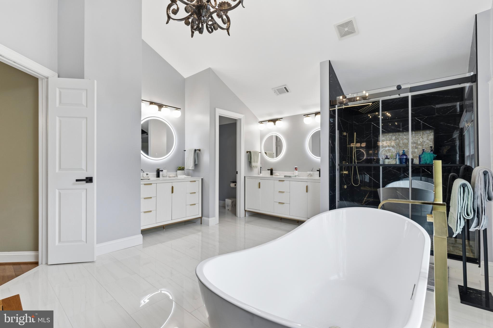 KINGS CROSSING - Residential