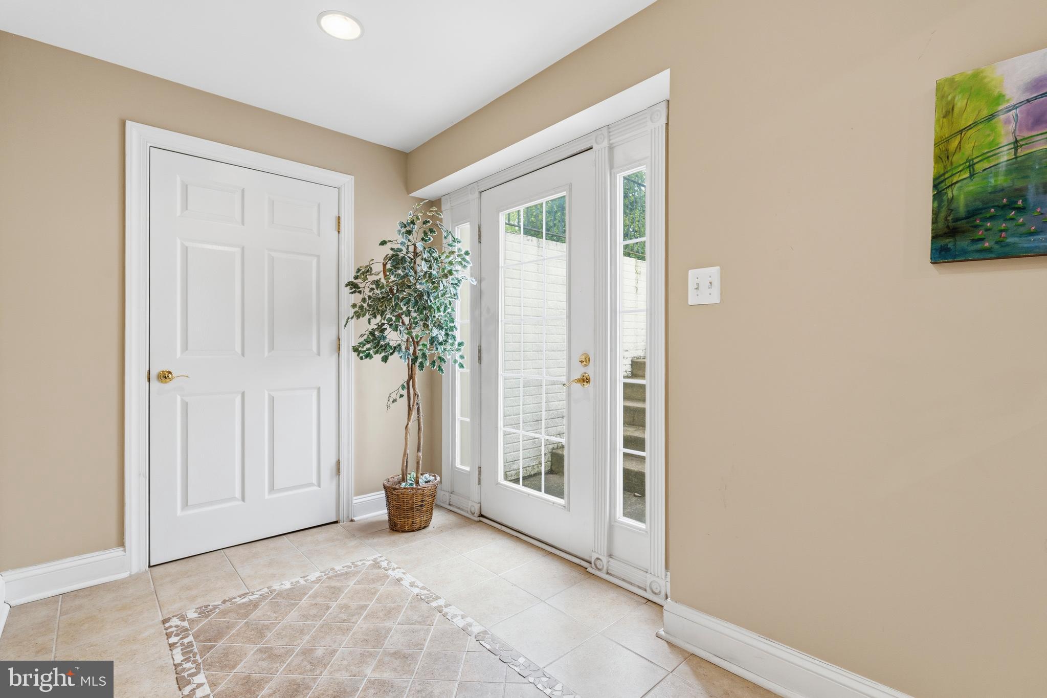 KINGS CROSSING - Residential