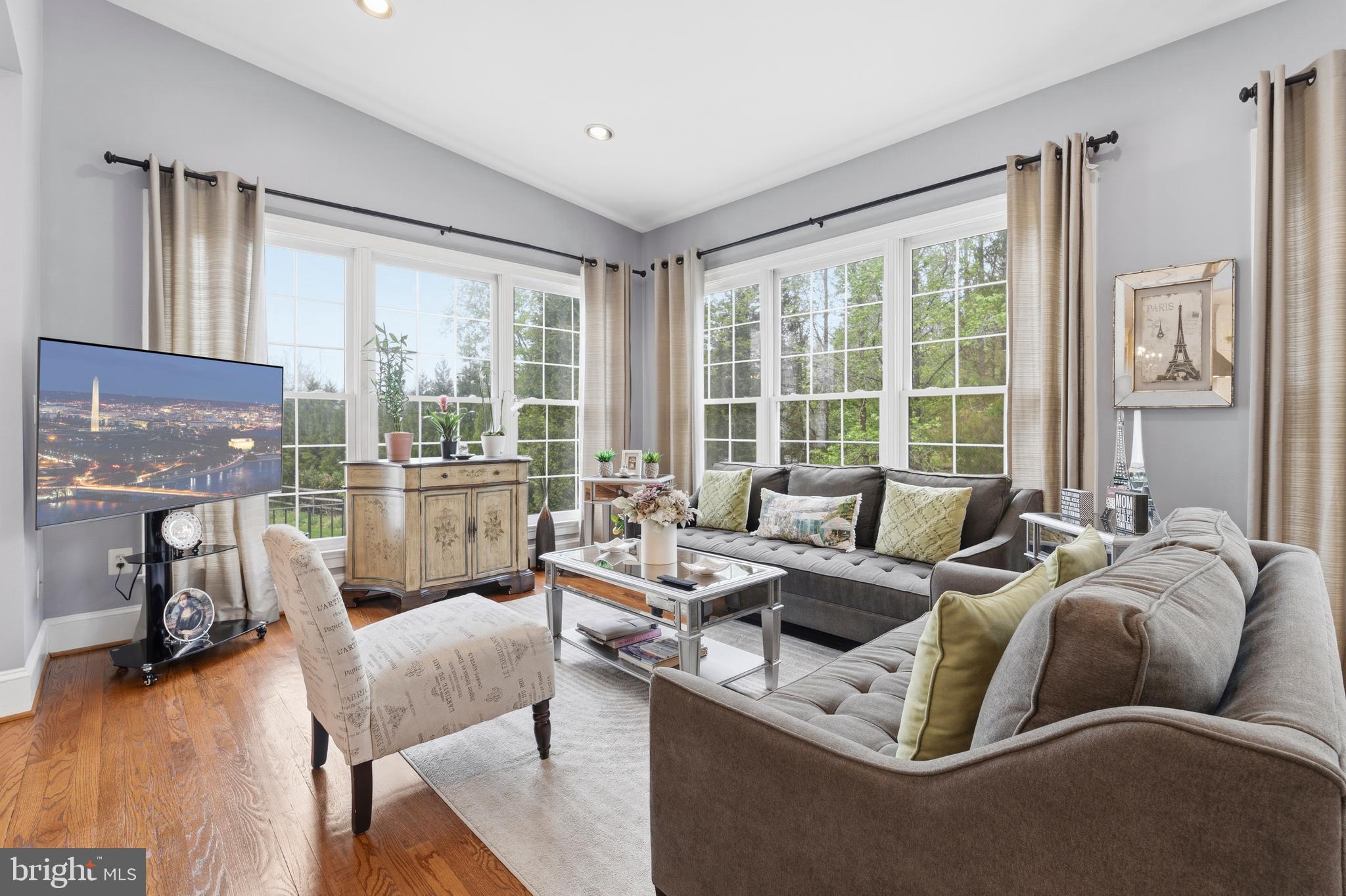 KINGS CROSSING - Residential