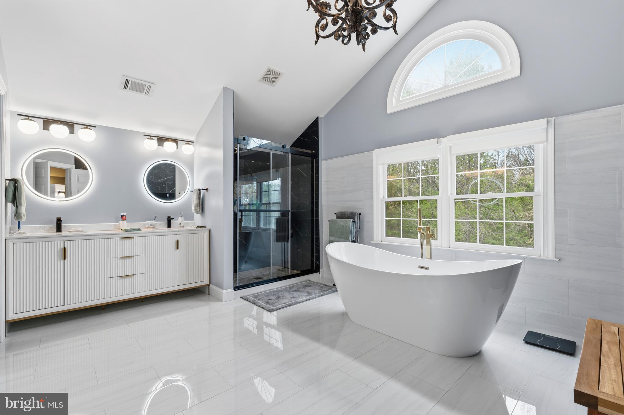 KINGS CROSSING - Residential