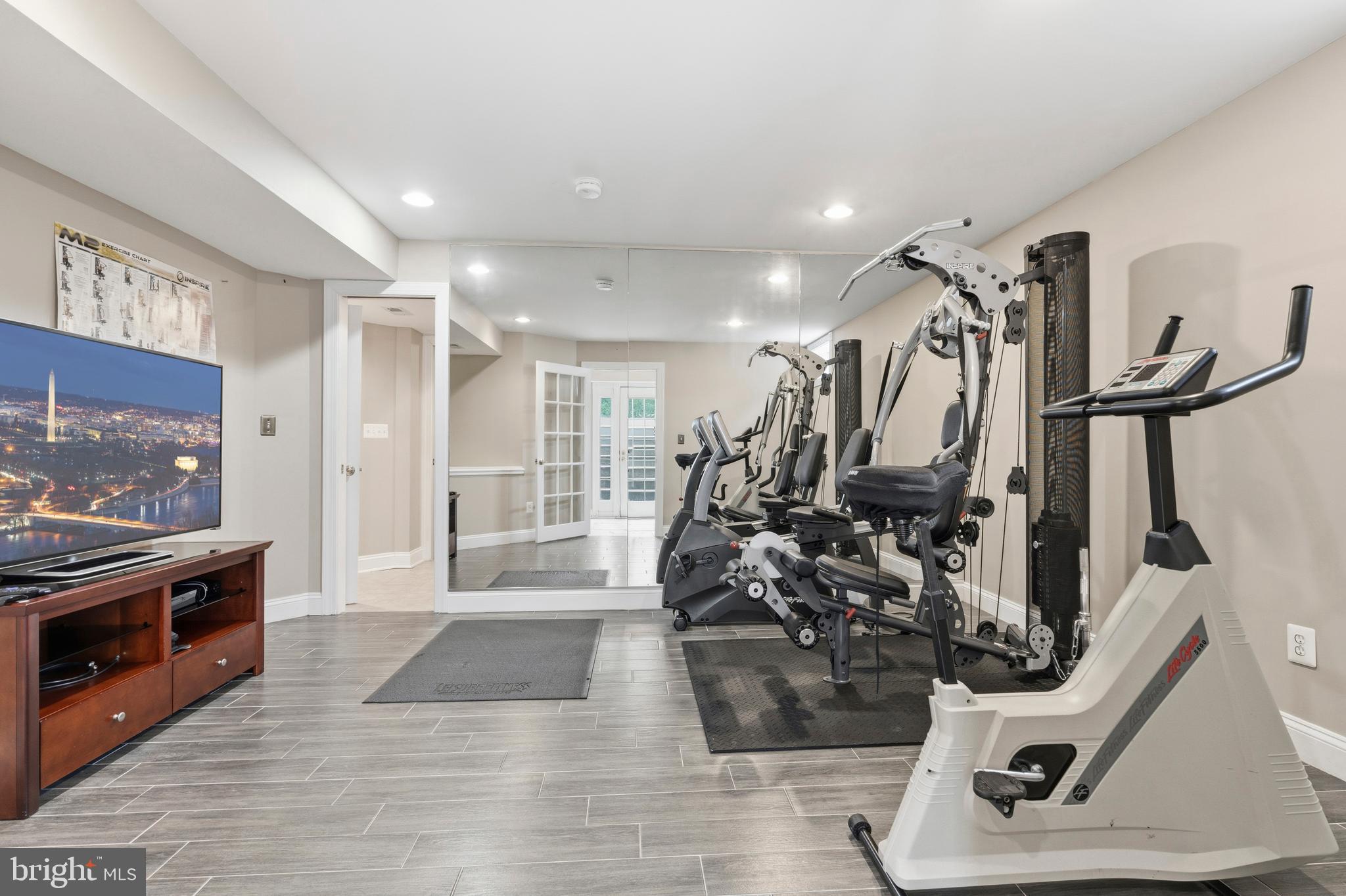 KINGS CROSSING - Residential
