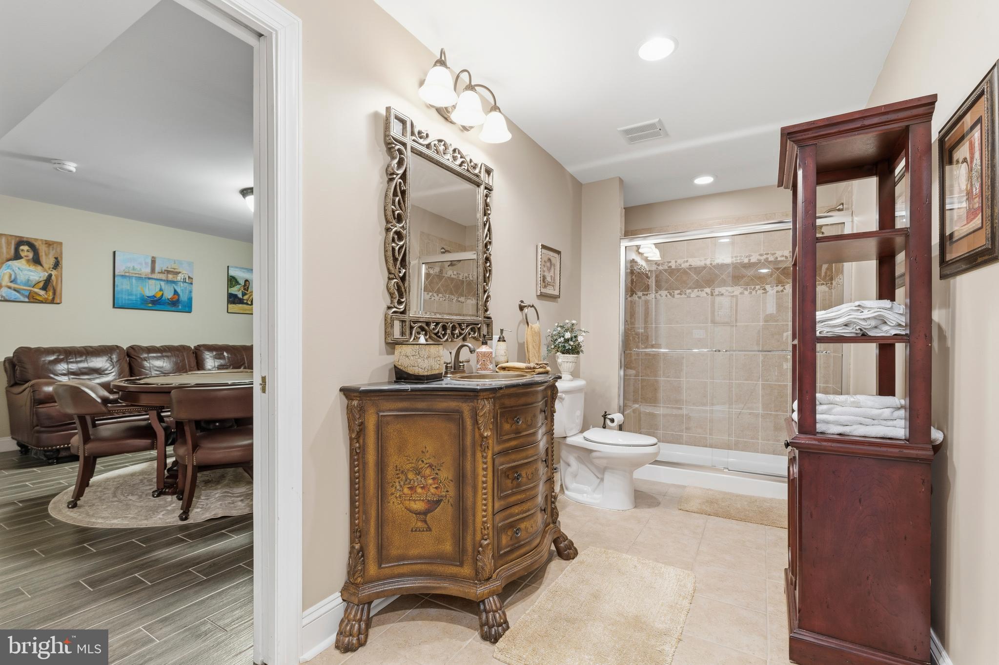 KINGS CROSSING - Residential