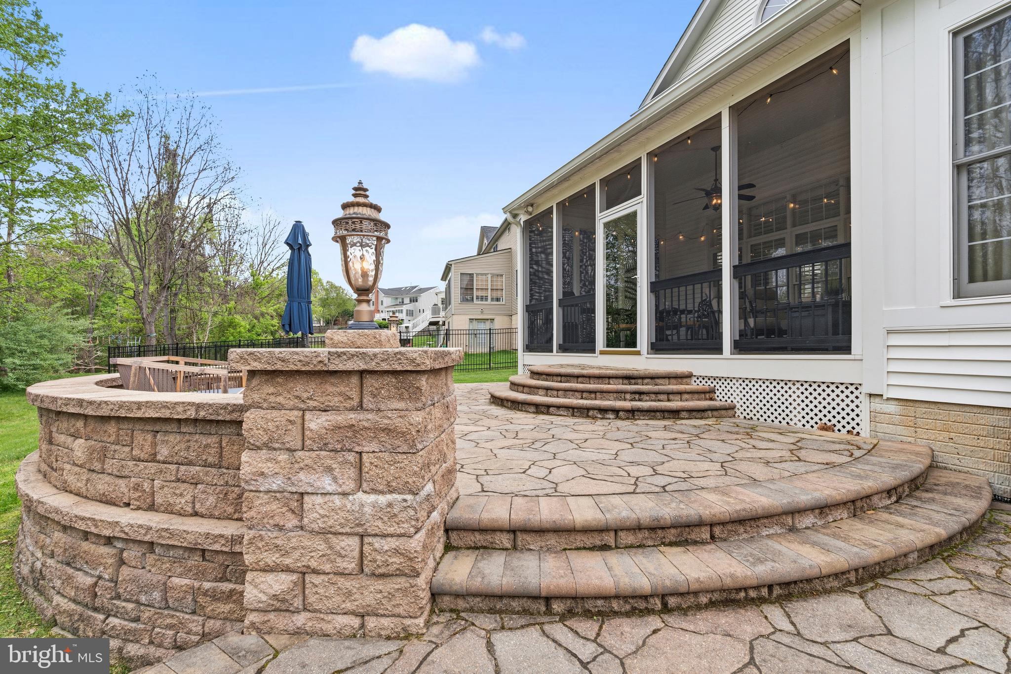 KINGS CROSSING - Residential