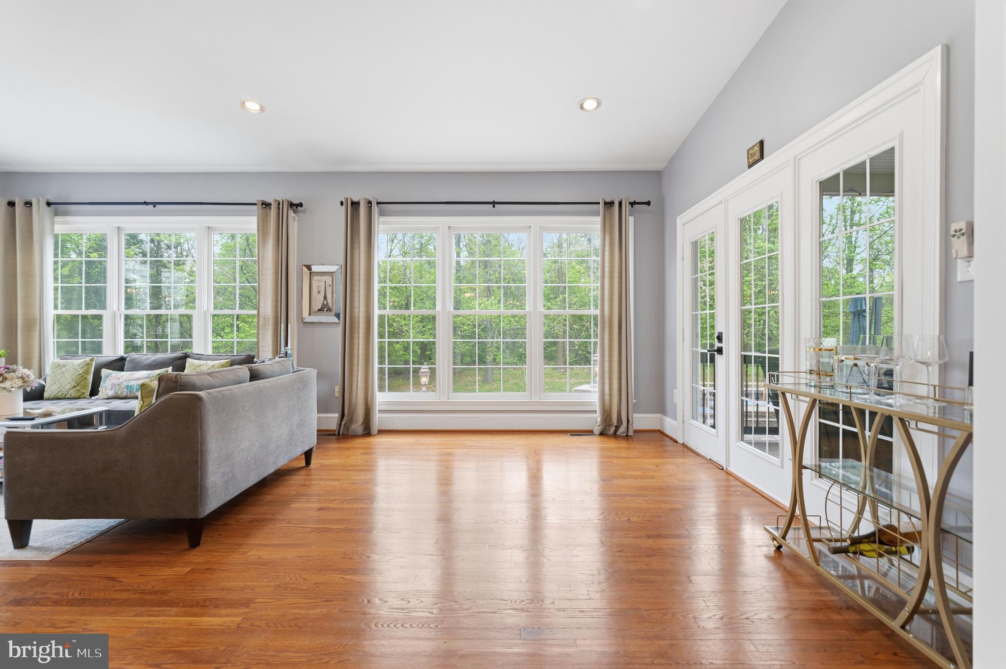 KINGS CROSSING - Residential