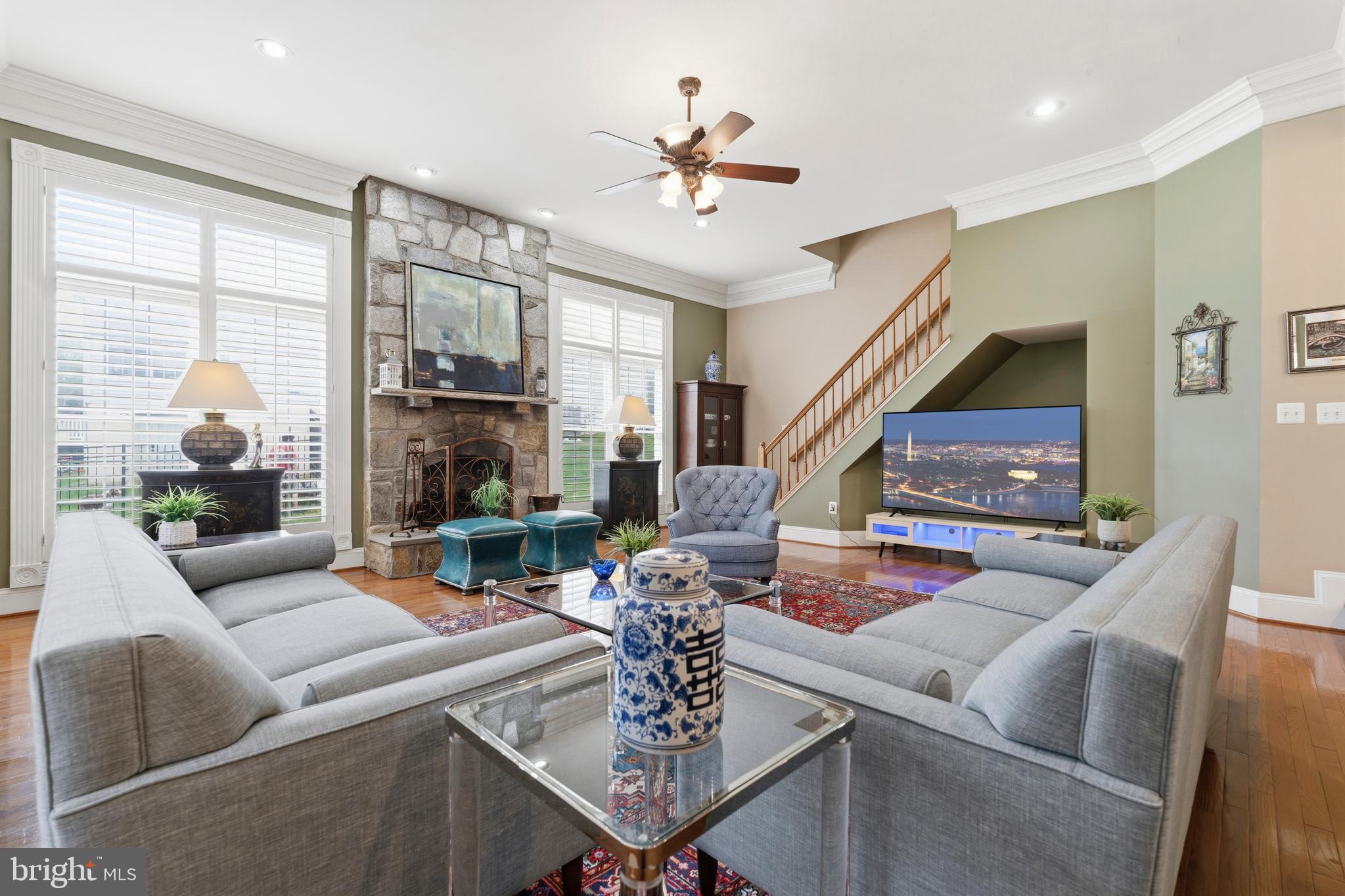 KINGS CROSSING - Residential