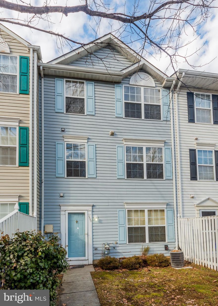 Beautiful 3BR, 2.5 BA, Back to Back TH in desirable Columbia Park. Remodeled kitchen includes stainless steel appliances, Gorgeous Hardwood floors on first level, carpet, tiled baths, and freshly painted. Second floor Master Suite, Separate Laundry Room .Plenty of storage and a bonus room could be a small office! Easy access to major roads, shopping. Yard mowed by condo assoc. No Pets No Smokers