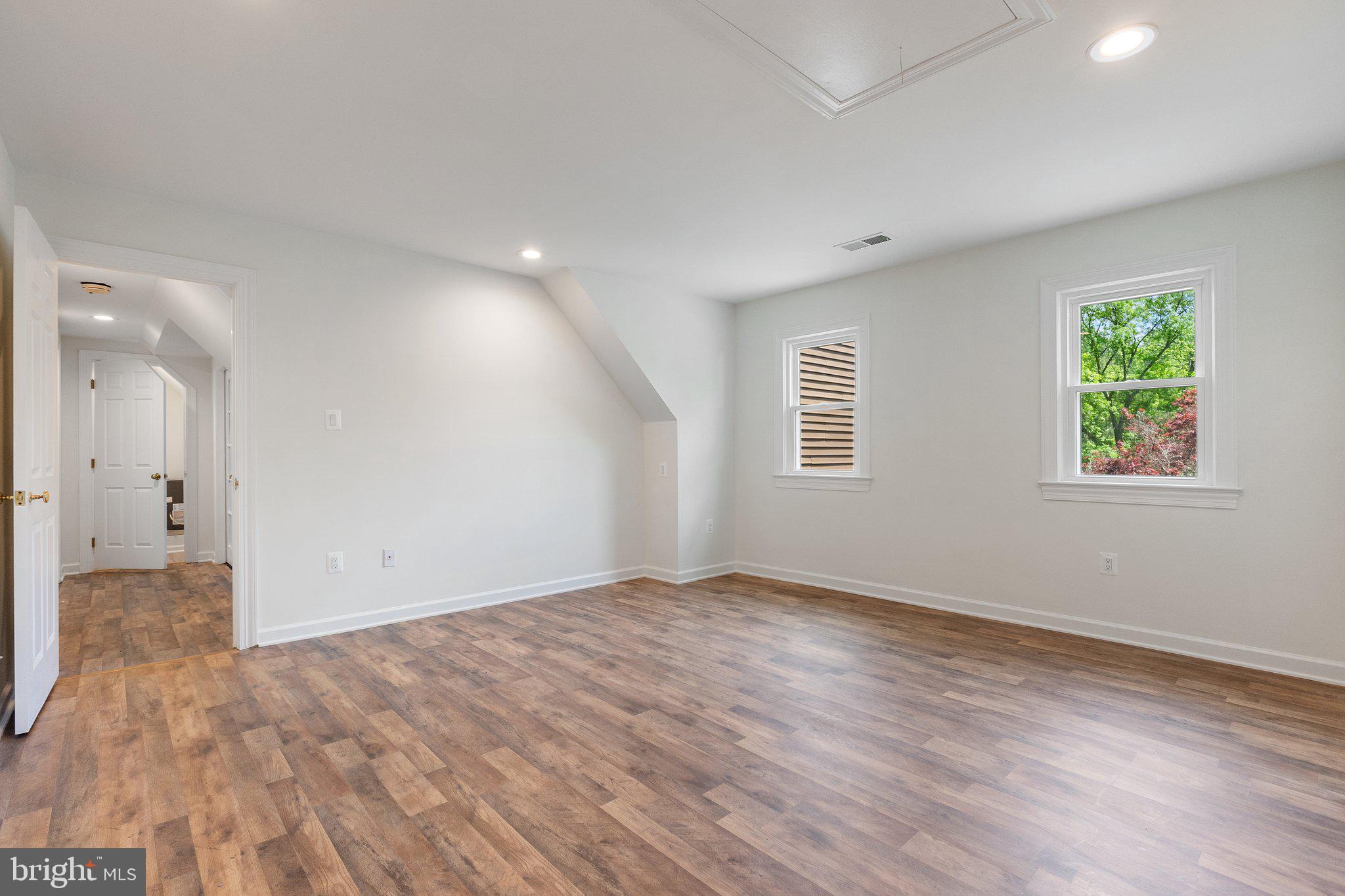 MIDDLEBURG - Residential