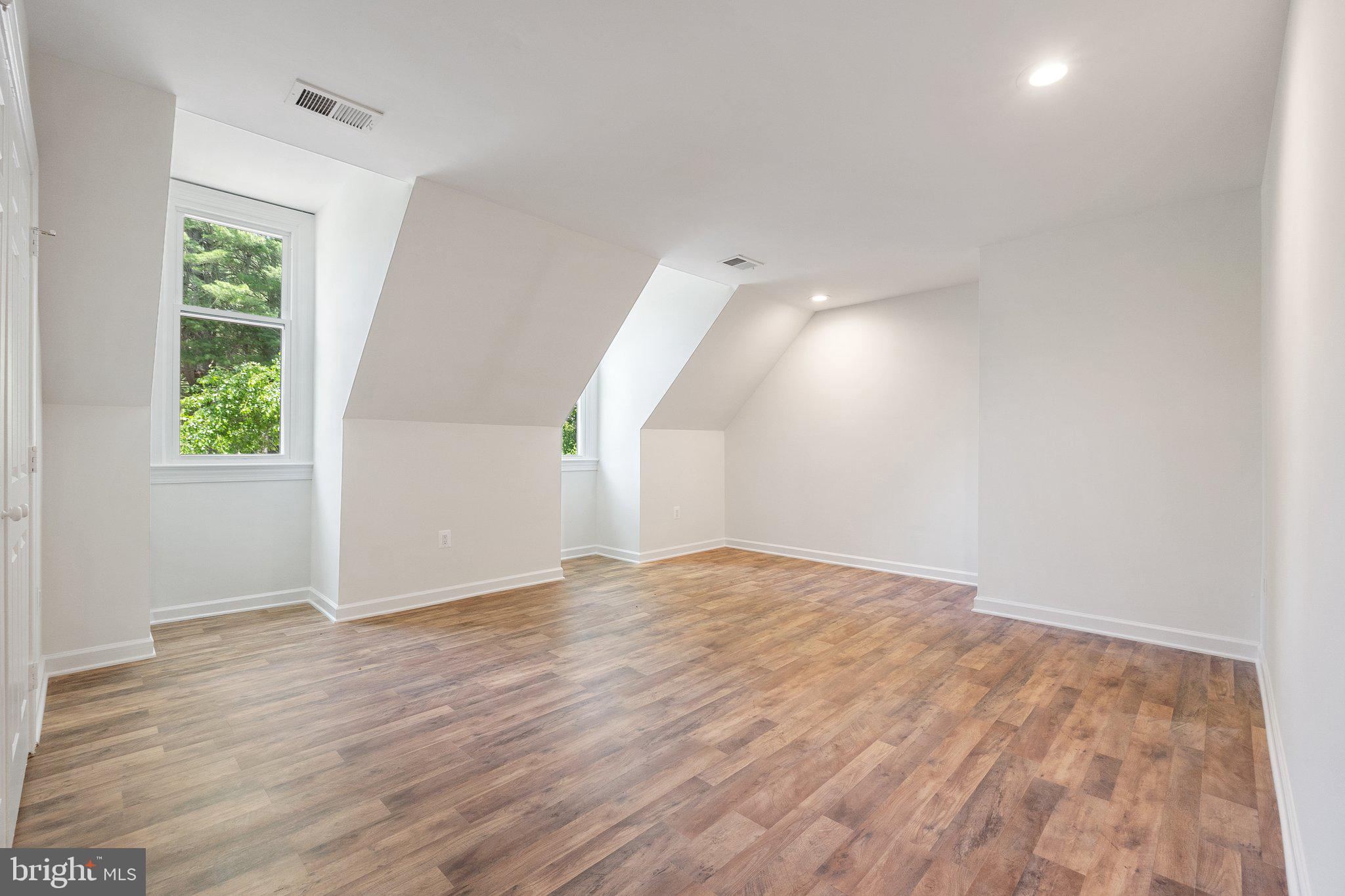 MIDDLEBURG - Residential