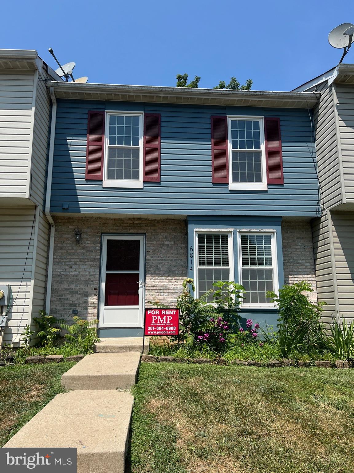 Updated 3 Bedroom 2 full 2 half Bath townhouse in Robin Meadows. Newer LVP on main level. Table space kitchen w/ S/S appliances. Master bedroom w/ full bath. Finished basement w/ family room & built in bar. Deck, shed, & fenced backyard backing to trees. Full size washer/dryer. Enjoy community amenities including outdoor pool. Convenient to shopping, entertainment, and commuter routes. 1 small pet case by case. Min income 2.5x monthly rent.