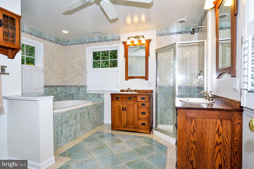 MOSBY WOODS - Residential