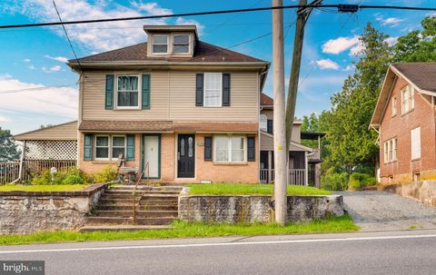 Photo of 129 W MAIN ST, REINHOLDS, PA 17569 (MLS # PALA2035050)