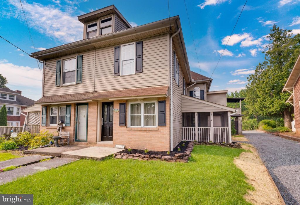 Photo of 129 W MAIN ST, REINHOLDS, PA 17569 (MLS # PALA2035050)