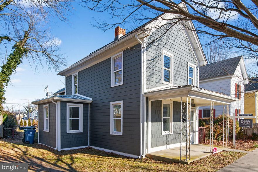 GREAT CONVENIENT IN TOWN LOCATION FOR THE HANDY HOMEOWNER OR INVESTOR. LOTS OF POTENTIAL!
INTERIOR NEEDS WORK, HARDIPLANK SIDING IS NEW. SPACIOUS LOT WITH BACK ALLEY ACCESS FOR PARKING . EASTON WALKING TRAIL IS JUST DOWN THE ROAD.
EASY TO SHOW, APPRAISAL ON FILE.