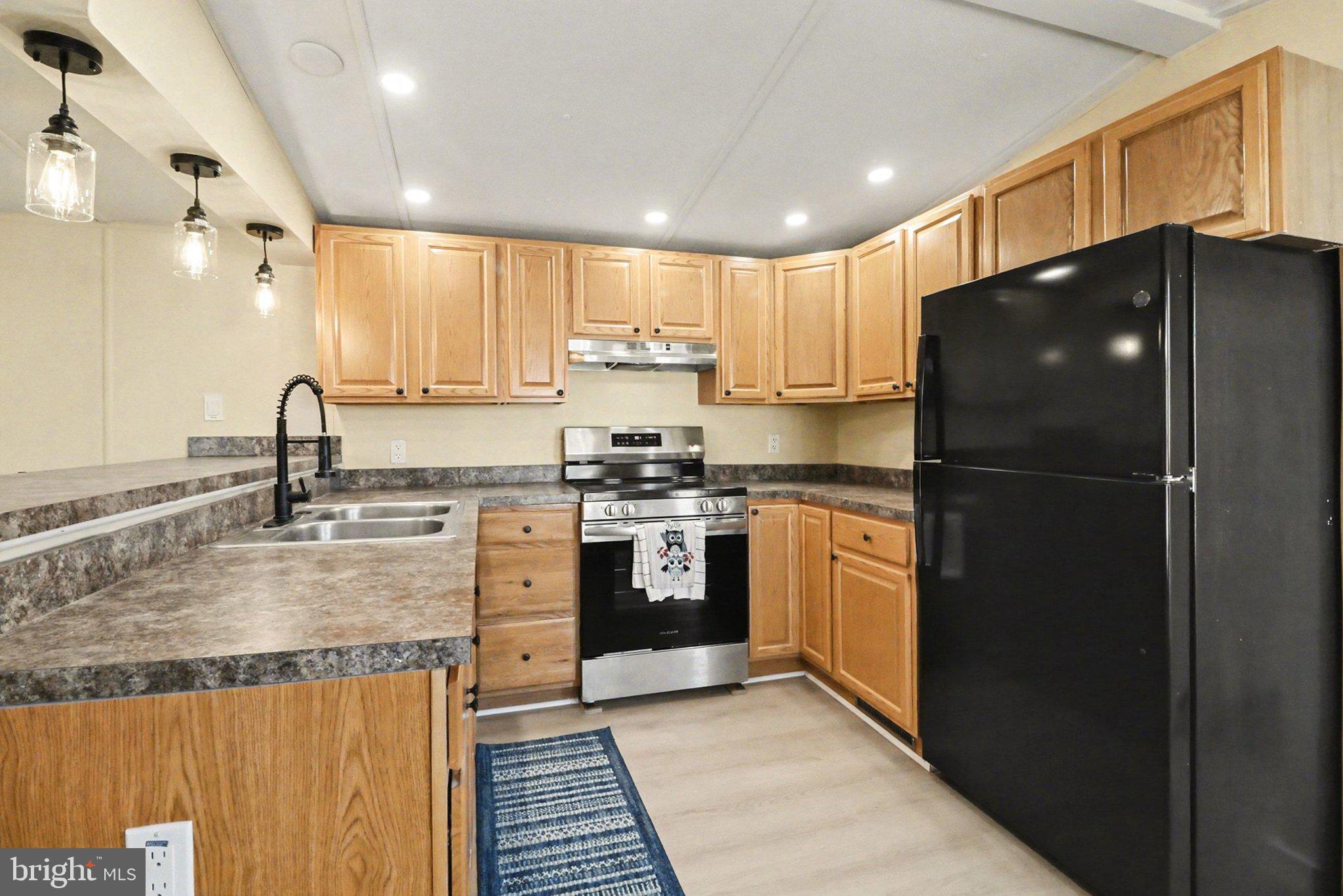 LINCOLN ESTATES - Residential