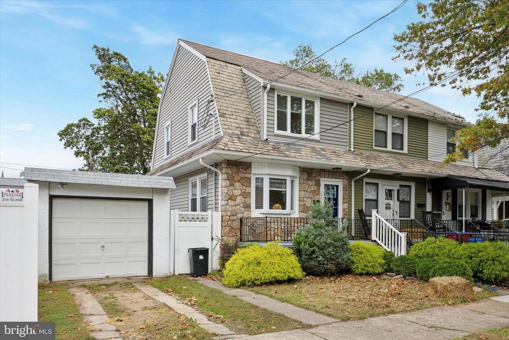 Photo of 271 Monroe Street, BRISTOL, PA 19007 (MLS # PABU2107728)