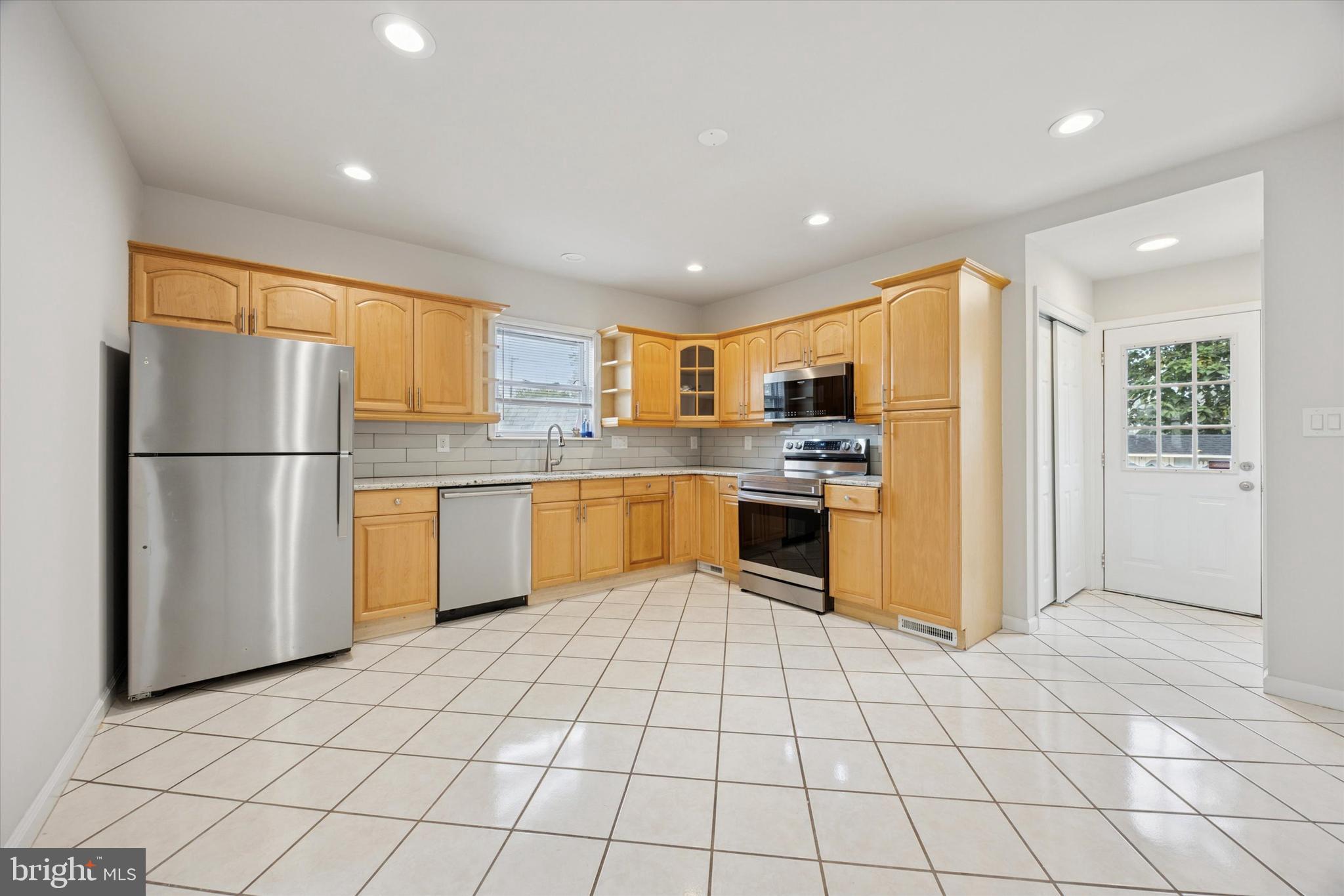 BRISTOL - Residential Lease