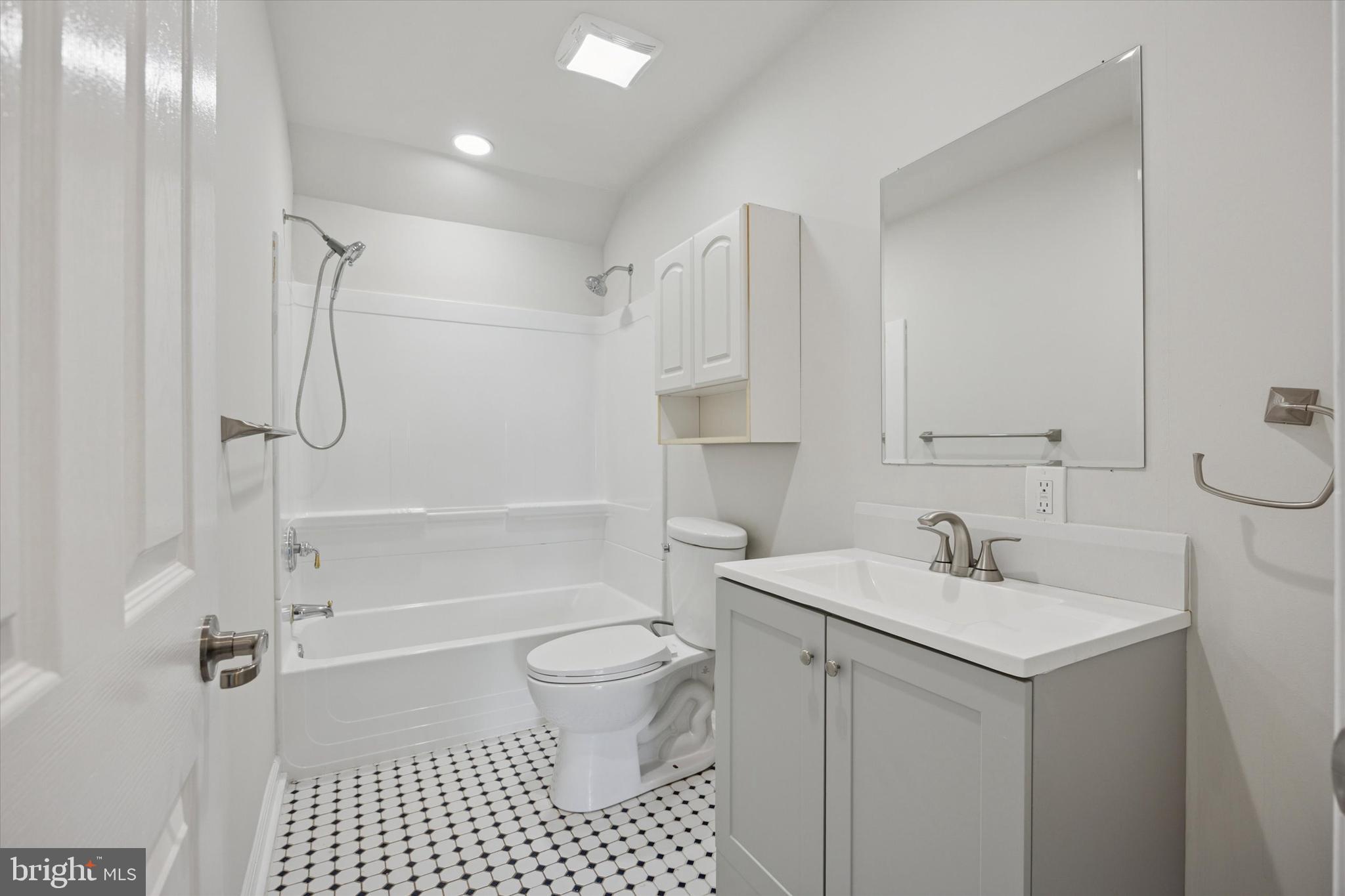 BRISTOL - Residential Lease