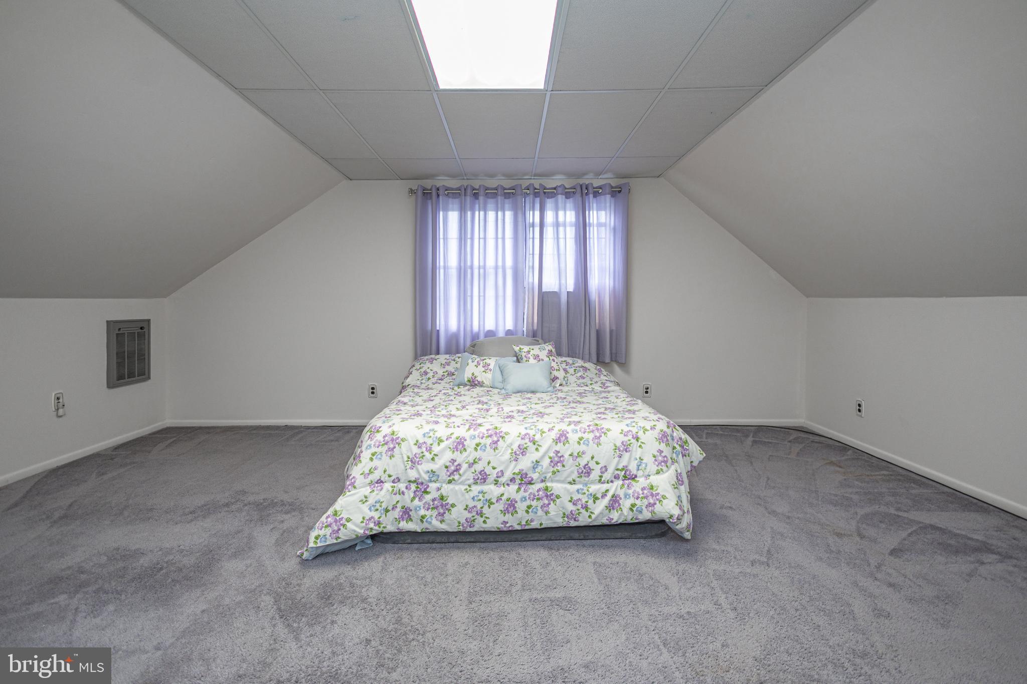 HEDGEROW WOODS - Residential