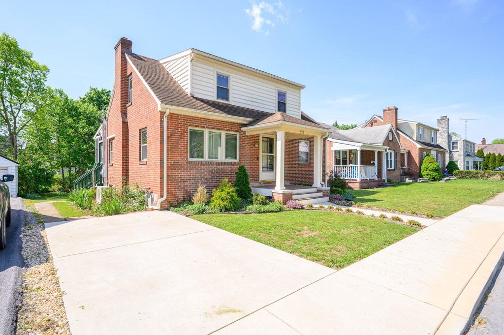 Photo of 913 W Martin Street W, MARTINSBURG, WV 25401 (MLS # WVBE2050422)