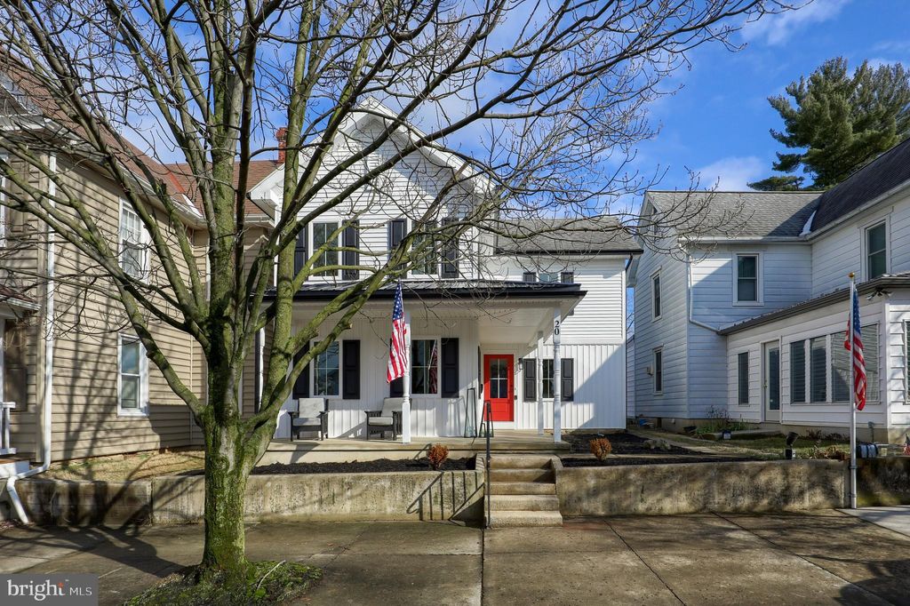 Photo of 20 WILLOW ST, LITITZ, PA 17543 (MLS # PALA2030462)