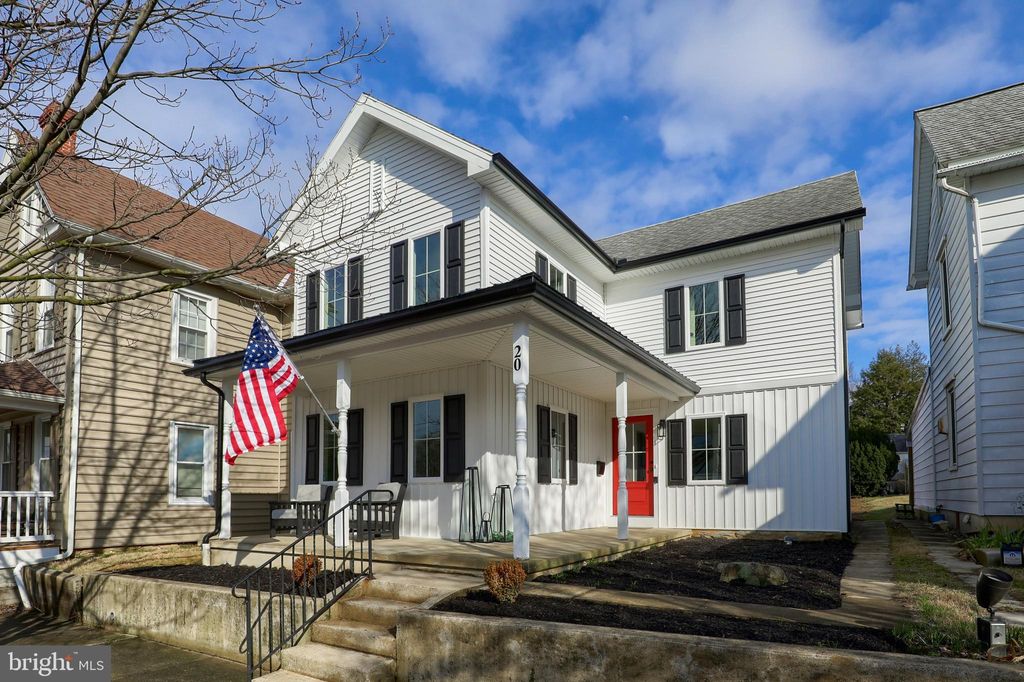 Photo of 20 WILLOW ST, LITITZ, PA 17543 (MLS # PALA2030462)