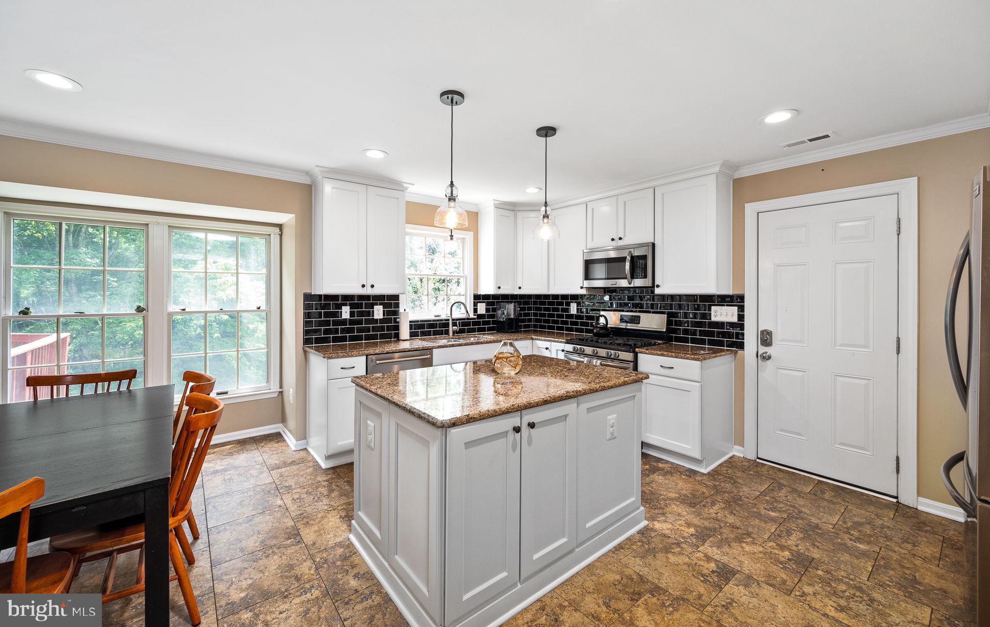 HAMPTON OAKS - Residential