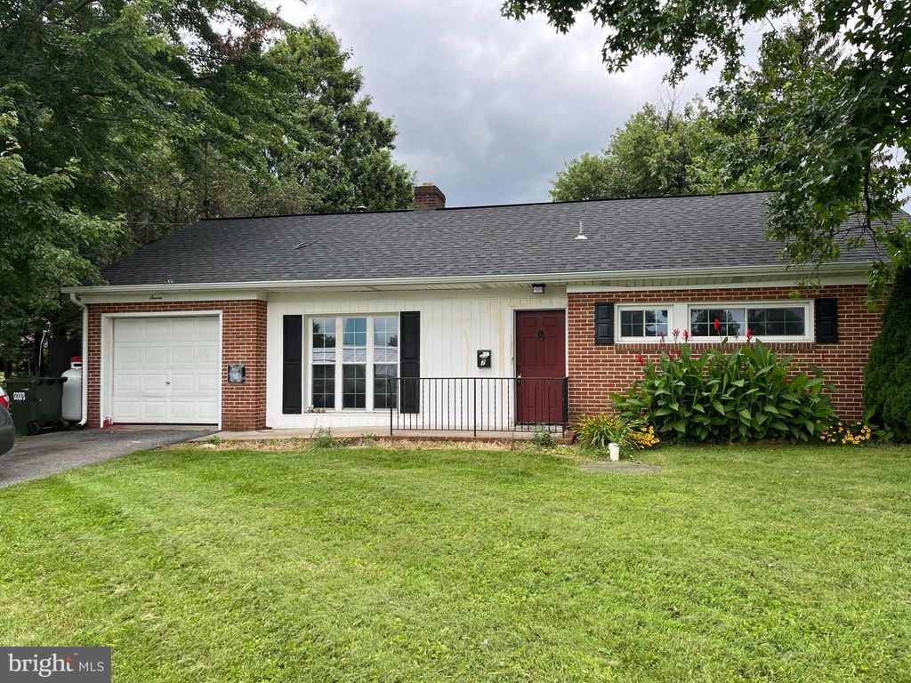 Photo of 7 Rose Avenue, LEOLA, PA 17540 (MLS # PALA2074146)