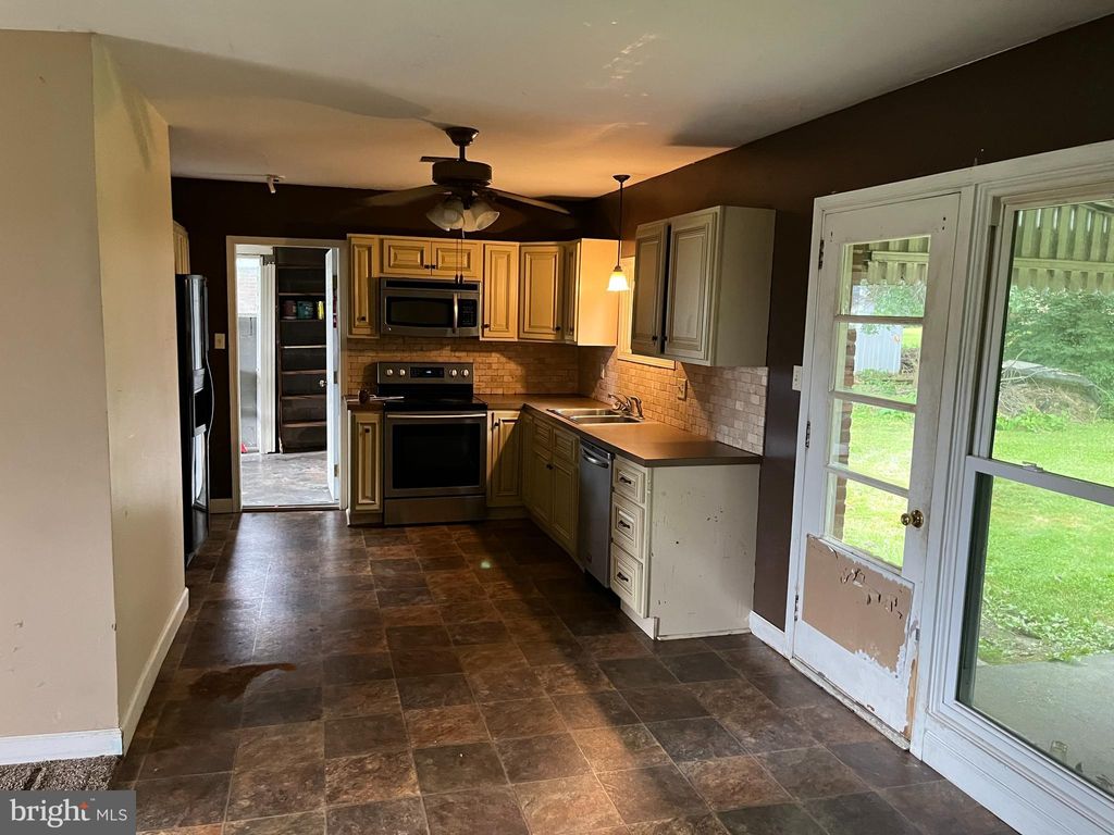 Photo of 7 Rose Avenue, LEOLA, PA 17540 (MLS # PALA2074146)