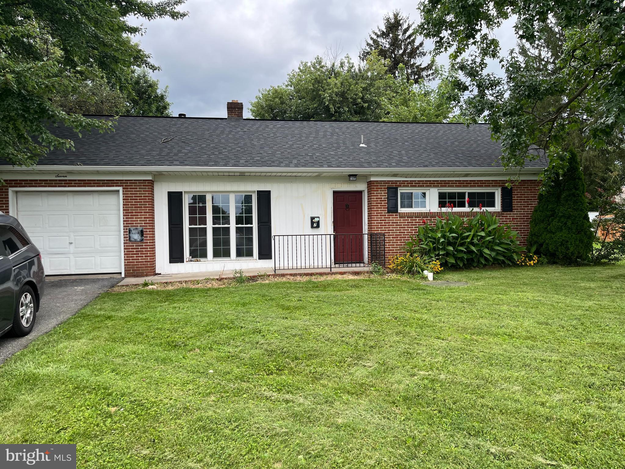 7 ROSE AVENUE