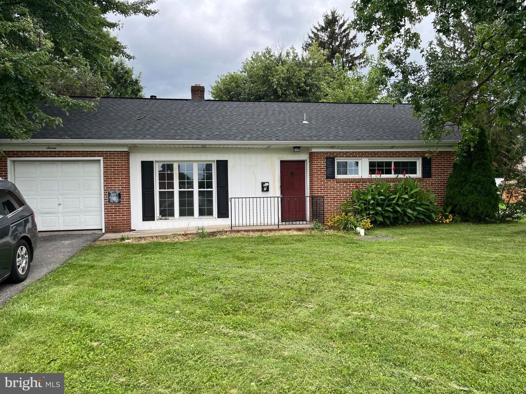 Photo of 7 Rose Avenue, LEOLA, PA 17540 (MLS # PALA2074146)
