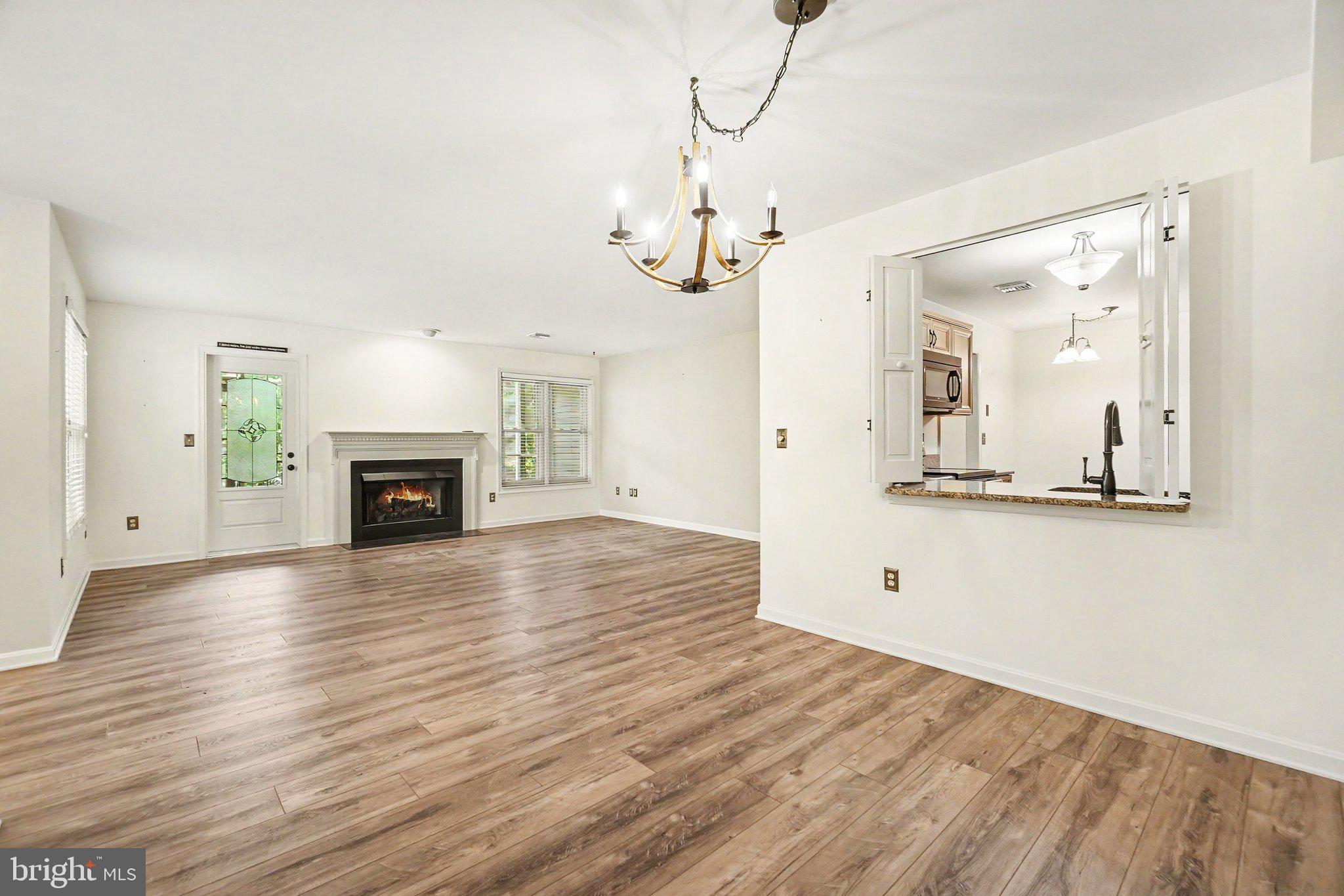 515 ROSLAIRE DRIVE