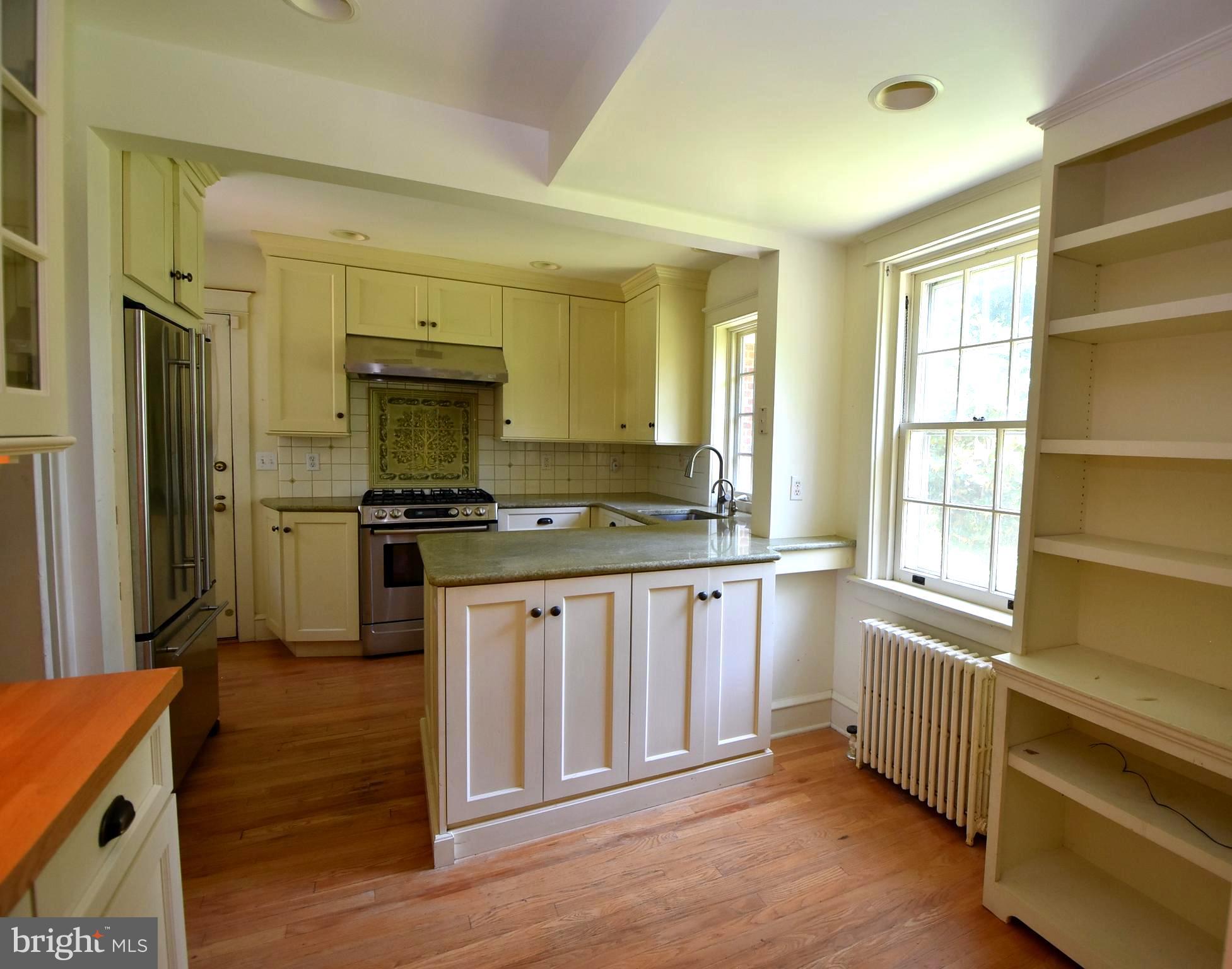 19 FARM ROAD