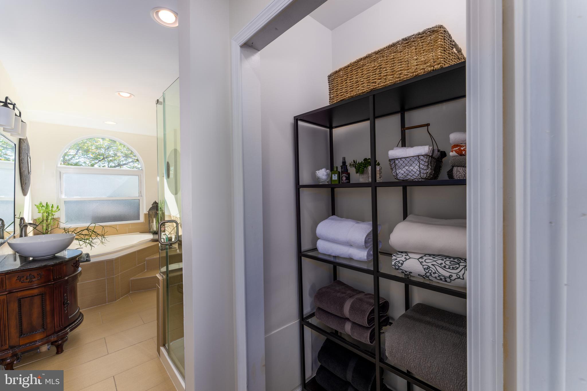 EAST KENSINGTON - Residential