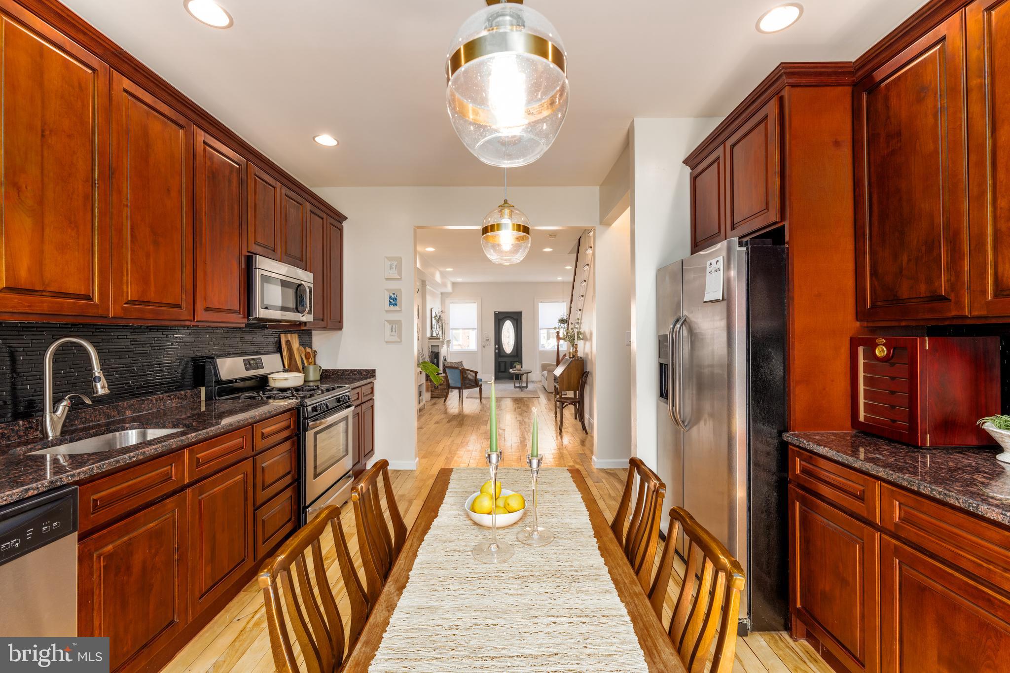 EAST KENSINGTON - Residential