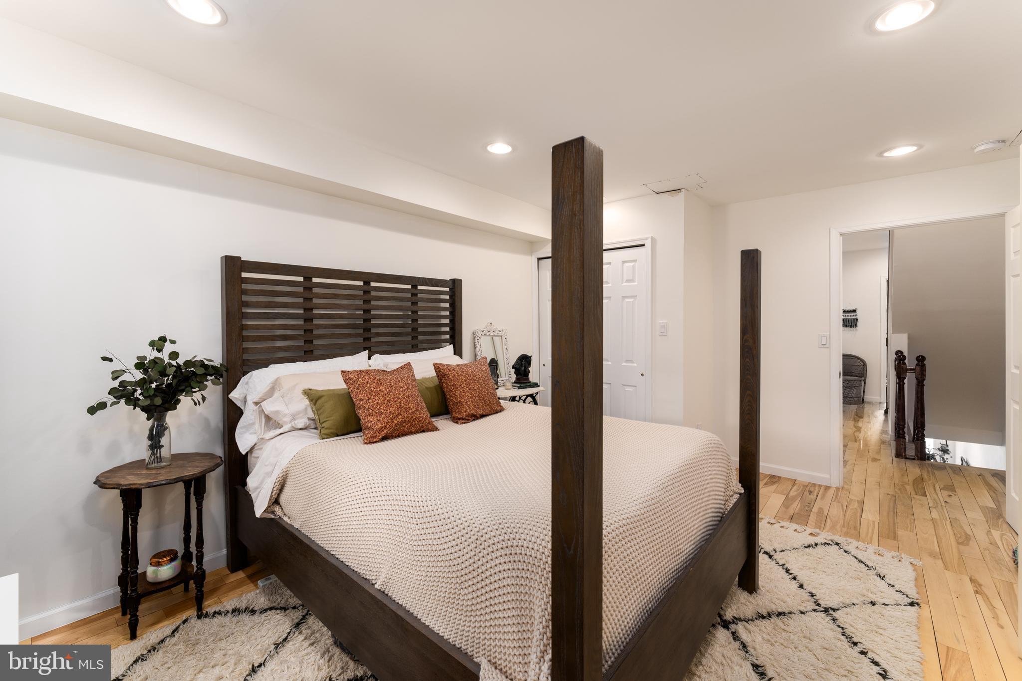 EAST KENSINGTON - Residential