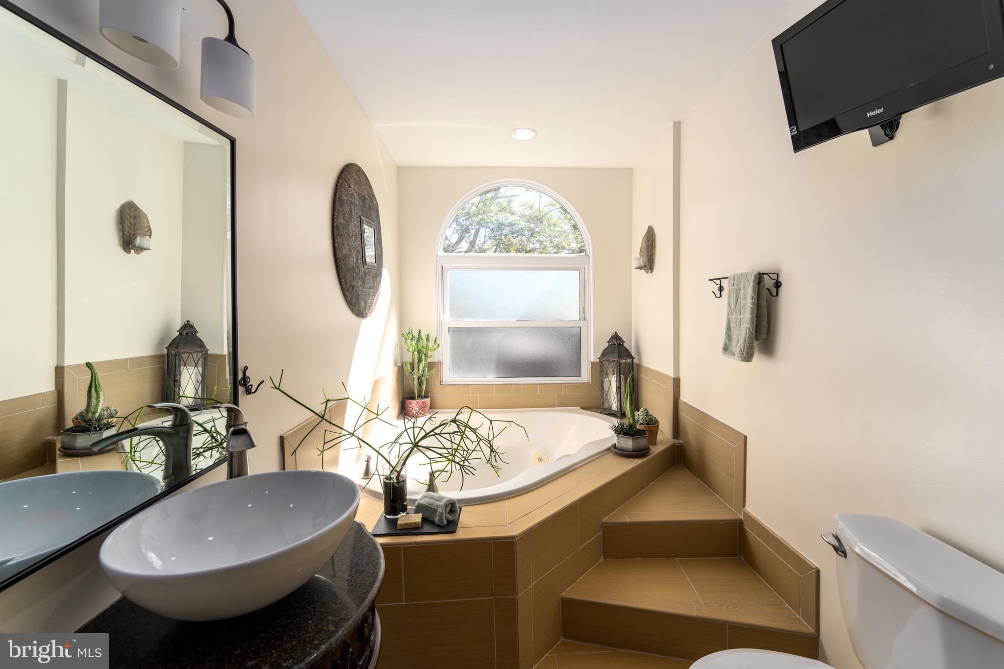 EAST KENSINGTON - Residential