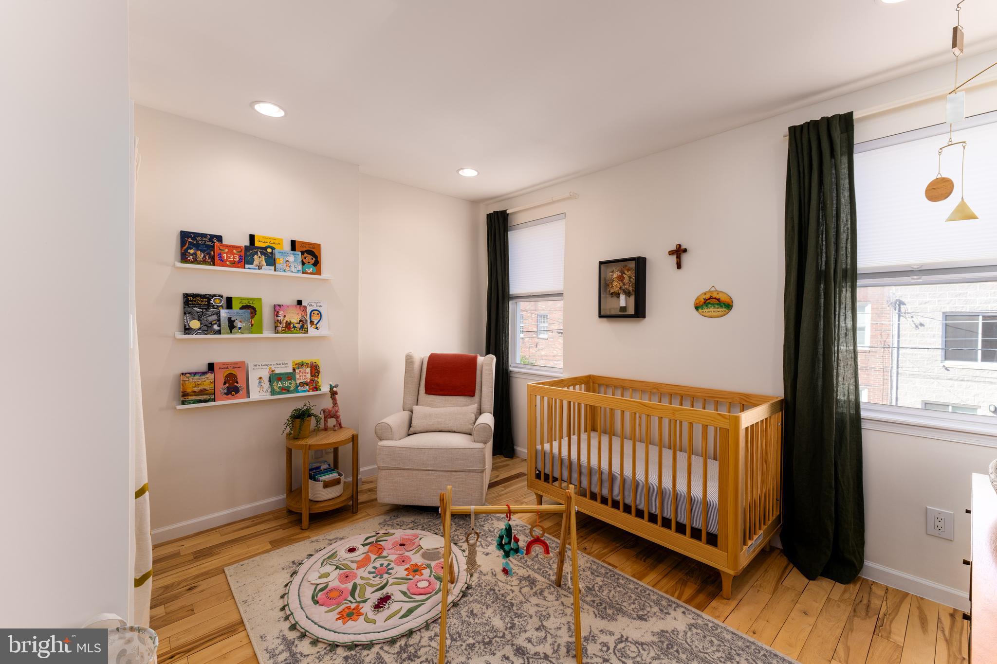 EAST KENSINGTON - Residential
