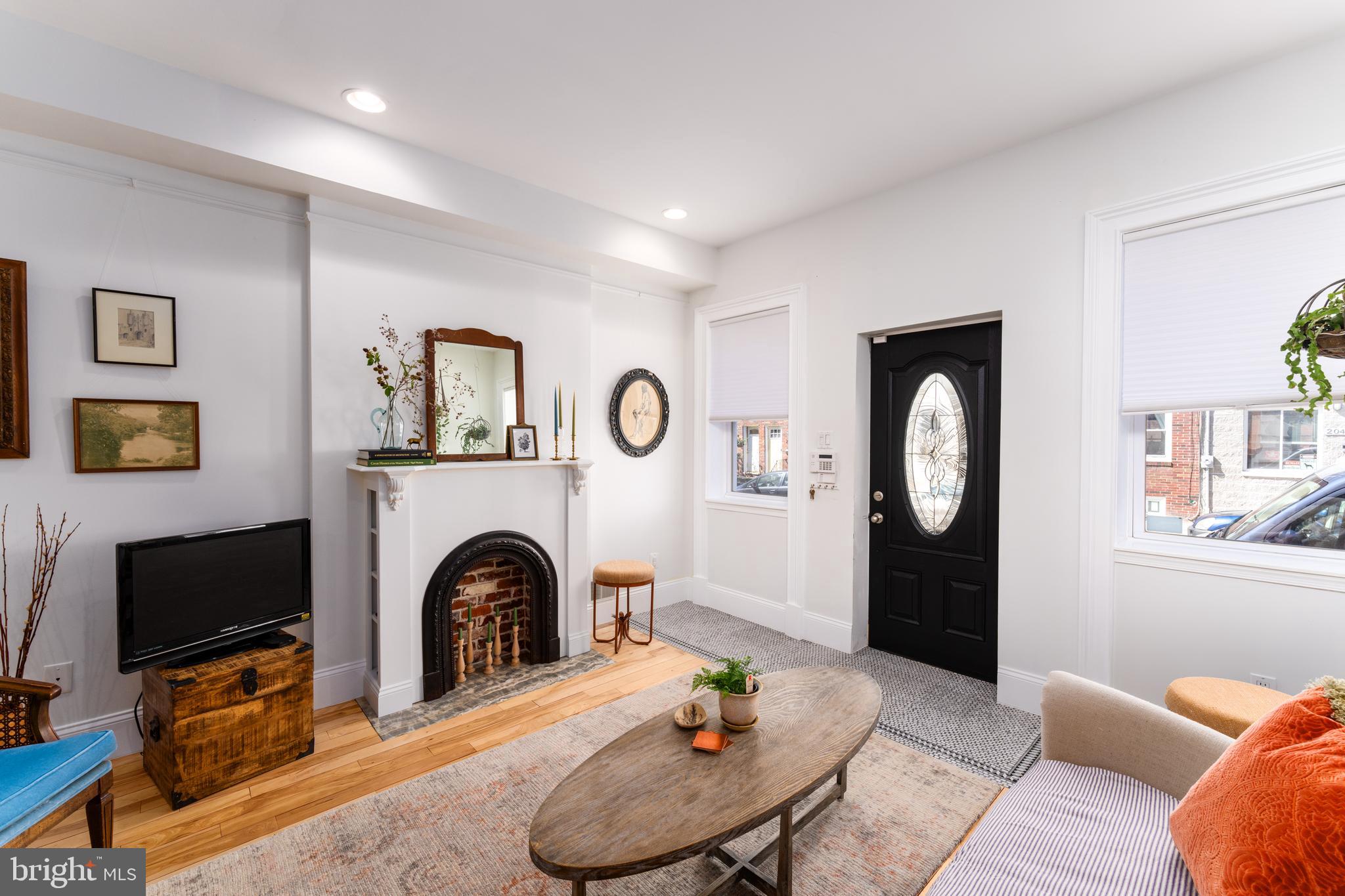 EAST KENSINGTON - Residential